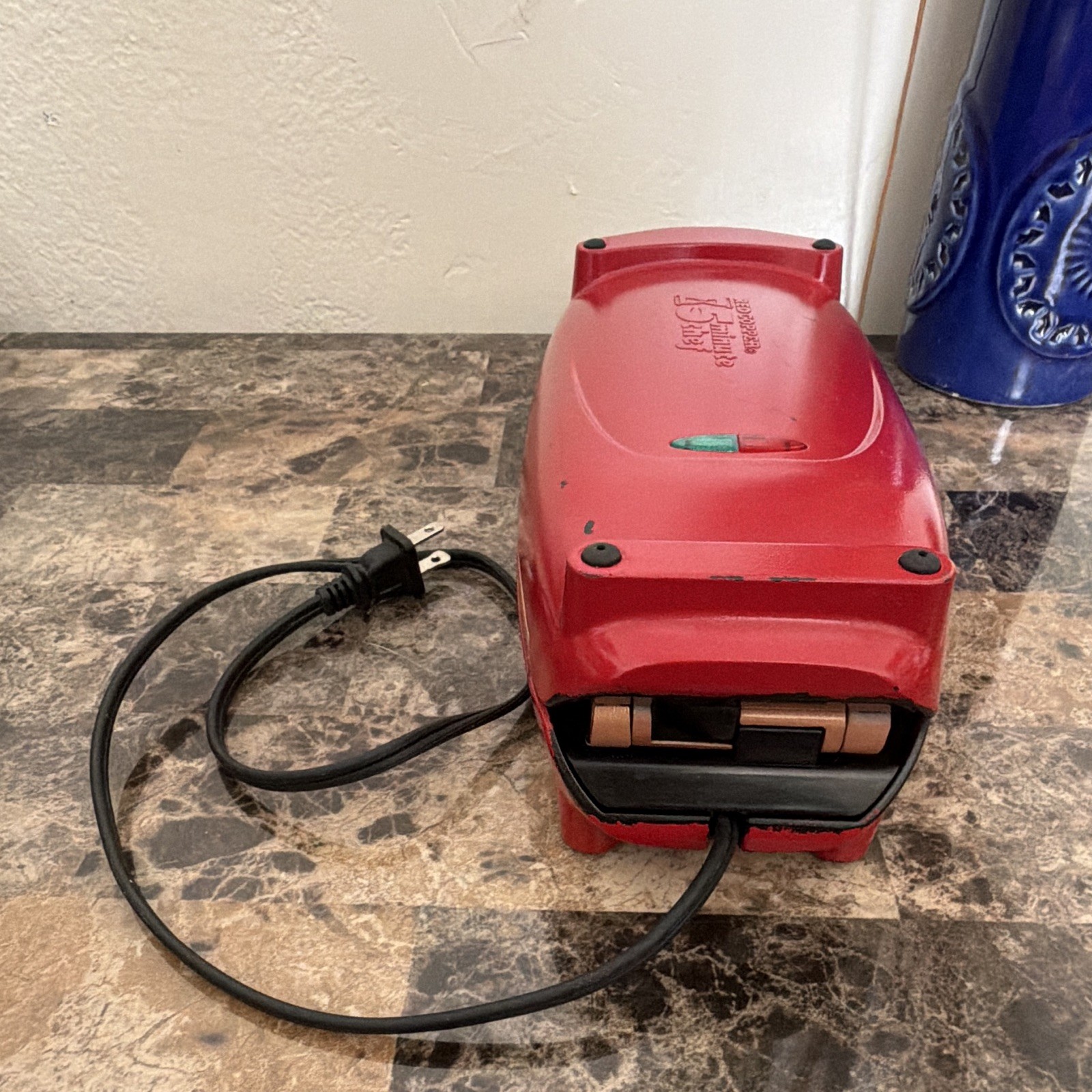 Red/Black Electric Non-Stick Omelette Maker, Oval Matte Finish, 120V