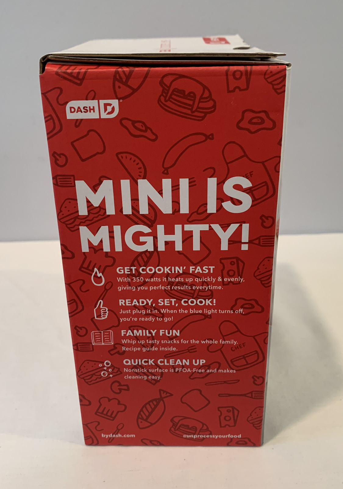 NIB Dash DMS001AQ 4″ Mini Maker Griddle Teal/Aqua Electric Round Non-Stick NEW!