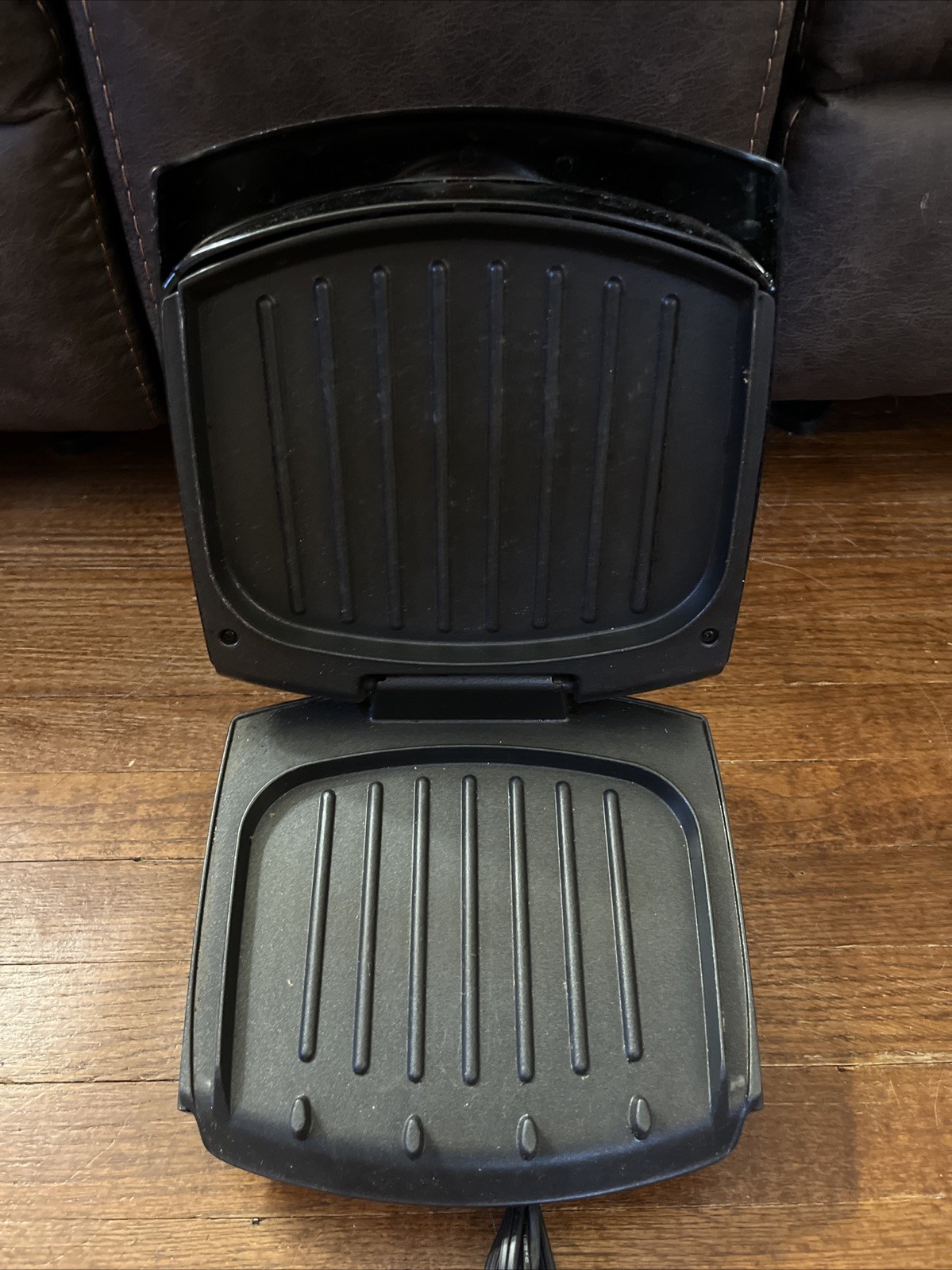 George Foreman Lean Mean Fat Reducing Grilling Machine 2007 Model # GR2B