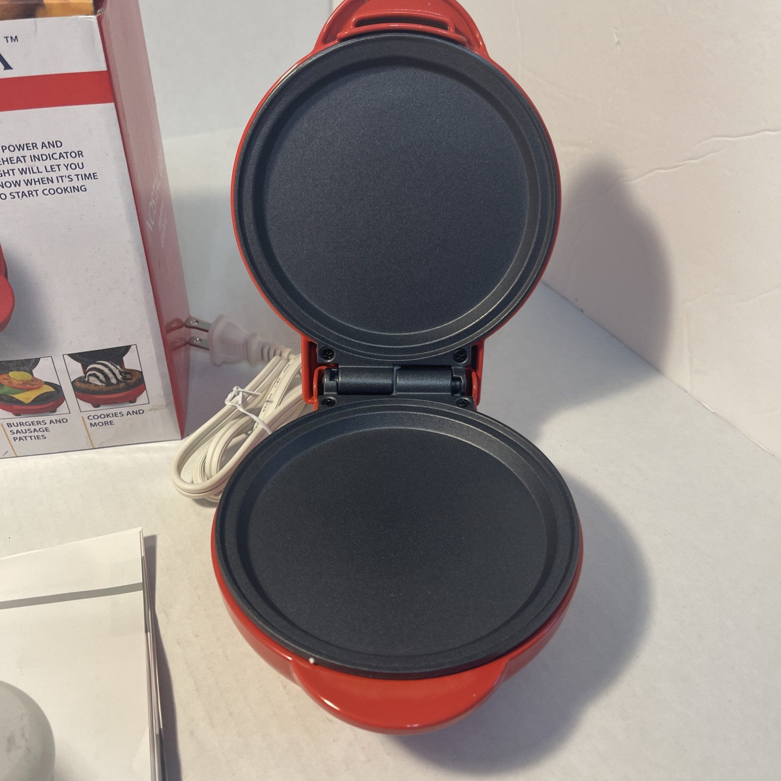 Nostalgia My Mini 5″ Non Stick Surface Griddle-Burgers Pancakes Cookies Eggs New