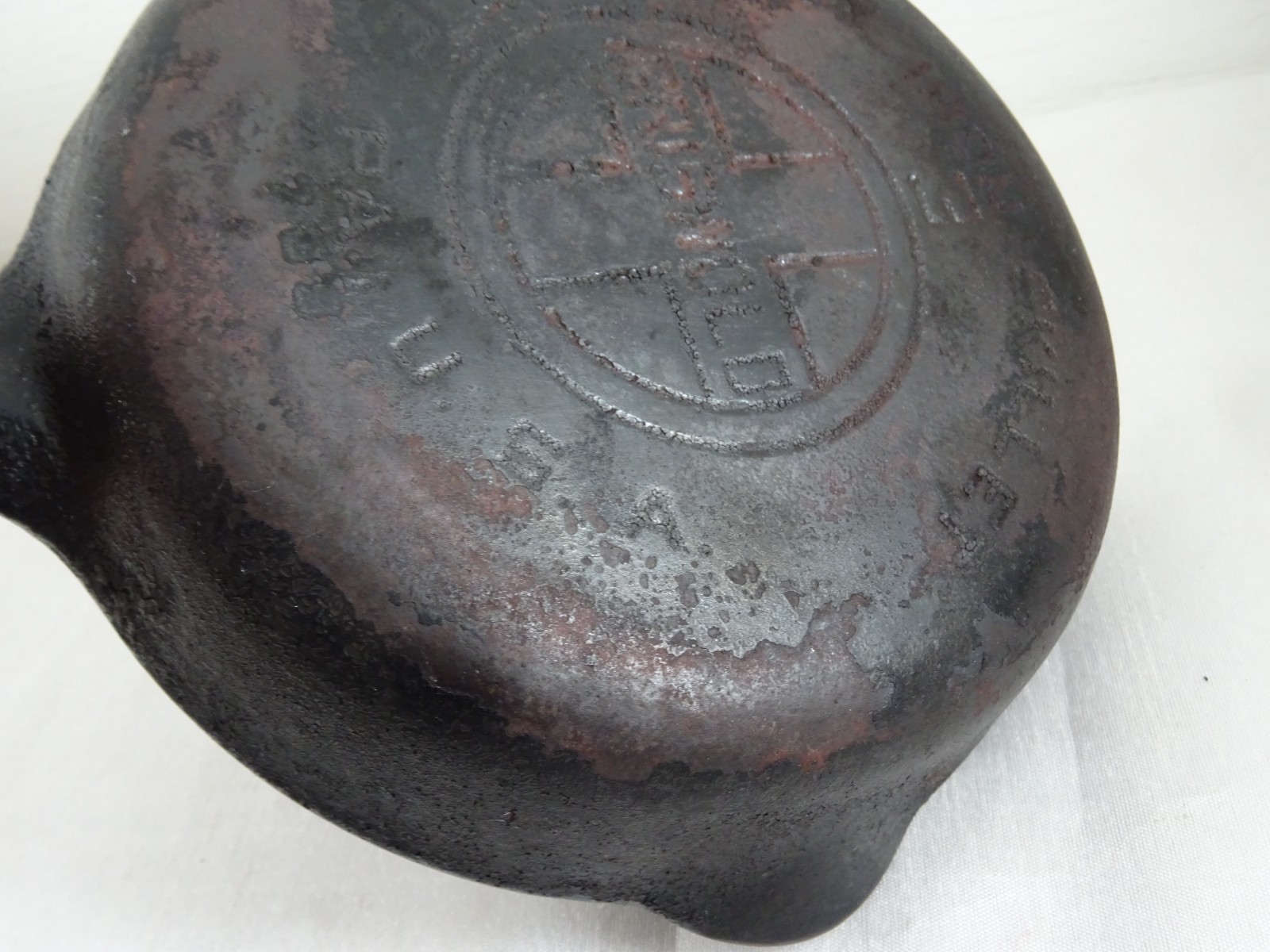 Vintage Griswold USA 3 Cast Iron Skillet Frying Pan 7″