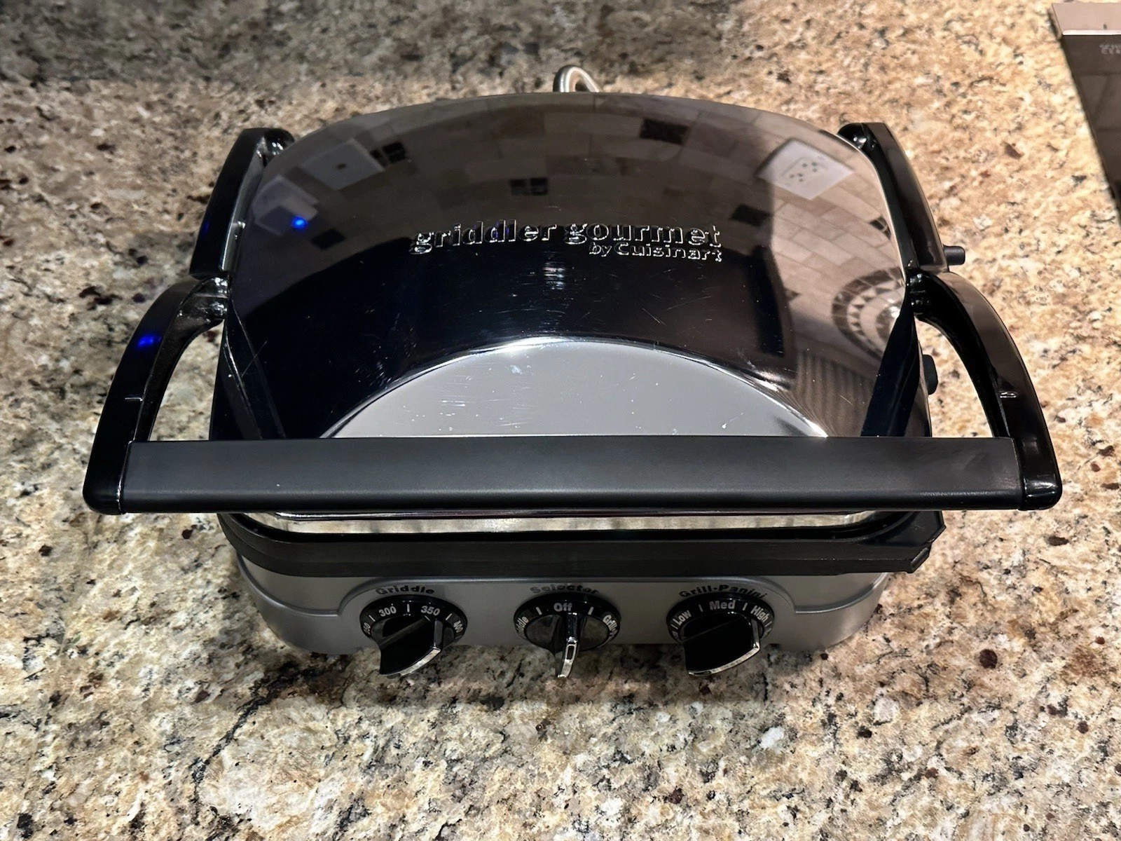 Cuisinart Versatile 2 Sets of Plates Grill Griddler Gourmet Model GRID-8PC
