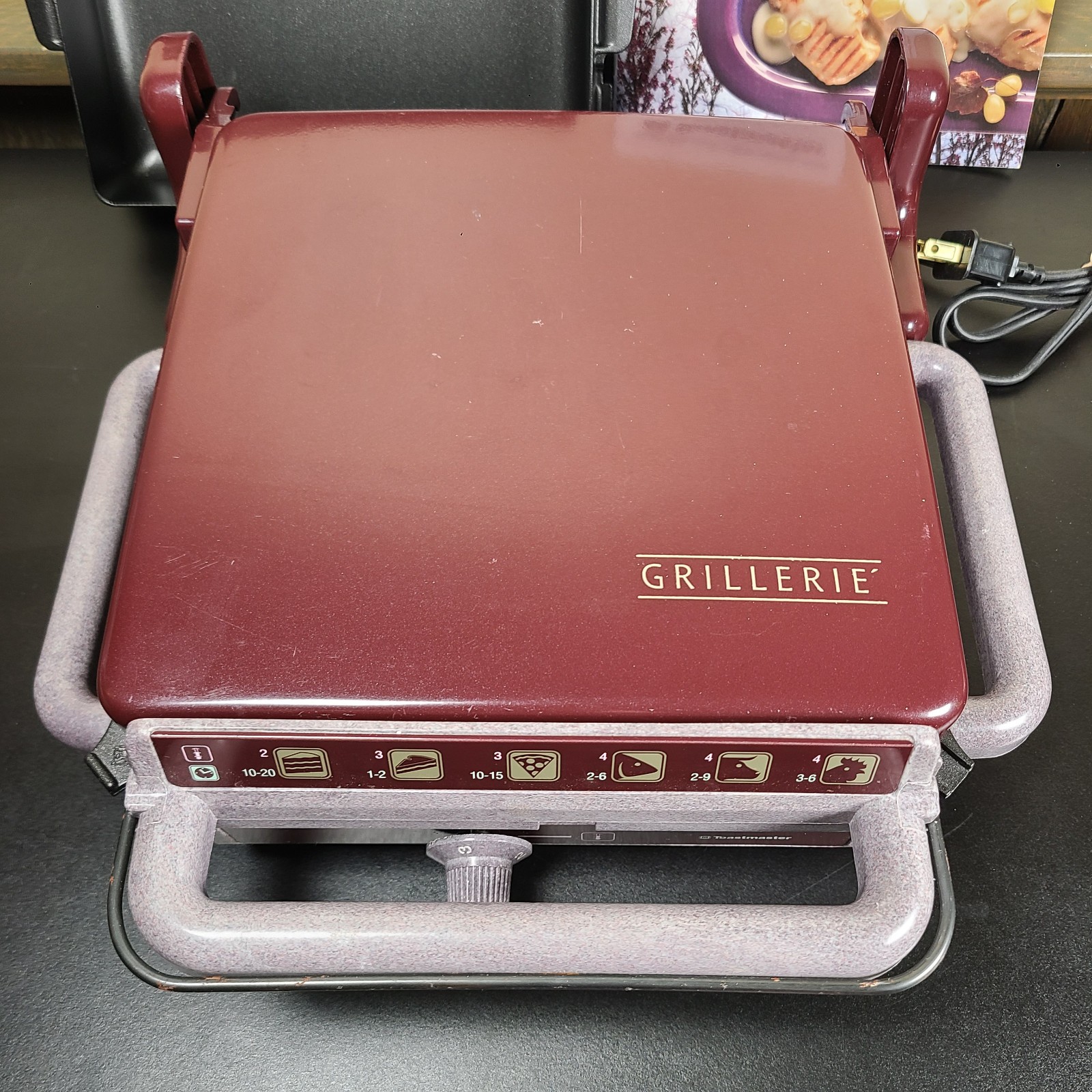 VTG 90s / 00s Toastmaster Grillerie Model 2000 Speed Grill & Bakery w/ Plates