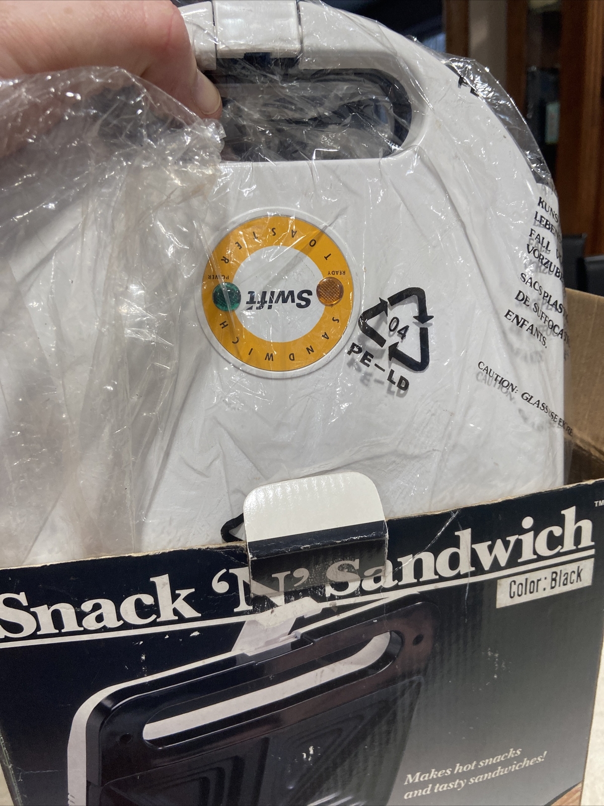 Salton Snack ‘N’ Sandwich Maker SA-4 120V 760W in White Vintage – Excellent