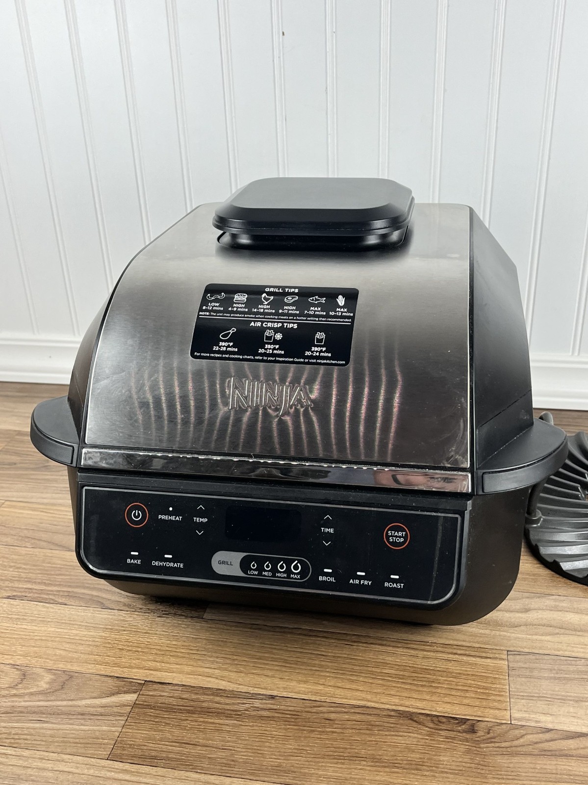 Ninja EG201 Foodi 6-in-1 Indoor Grill with Air Fry Roast Bake, Broil Dehydrate