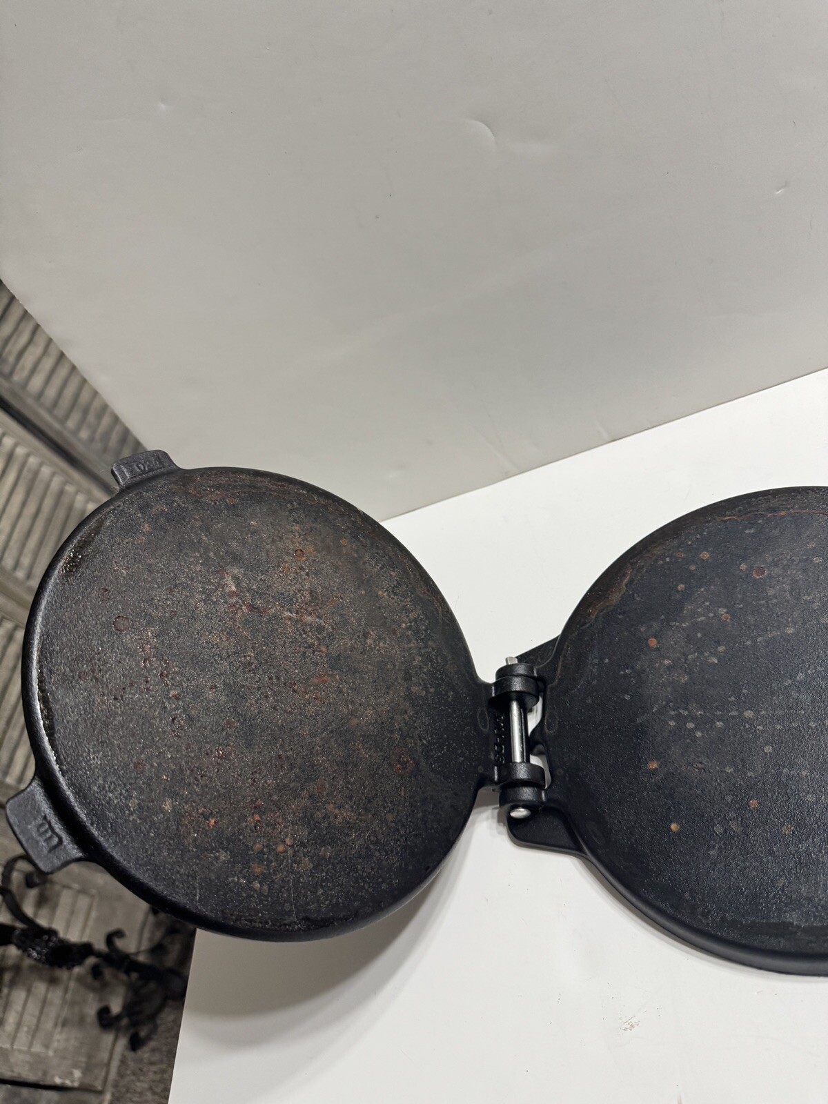 Victoria Cast Iron Tortilla Empanadas Arepas Pataconera Maker Pan Columbia