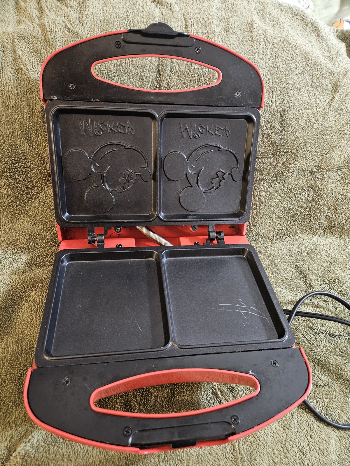 Disney Mickey Mouse French Toast Hot Sandwich Maker DCM-51 600W Makes 2 @ a time