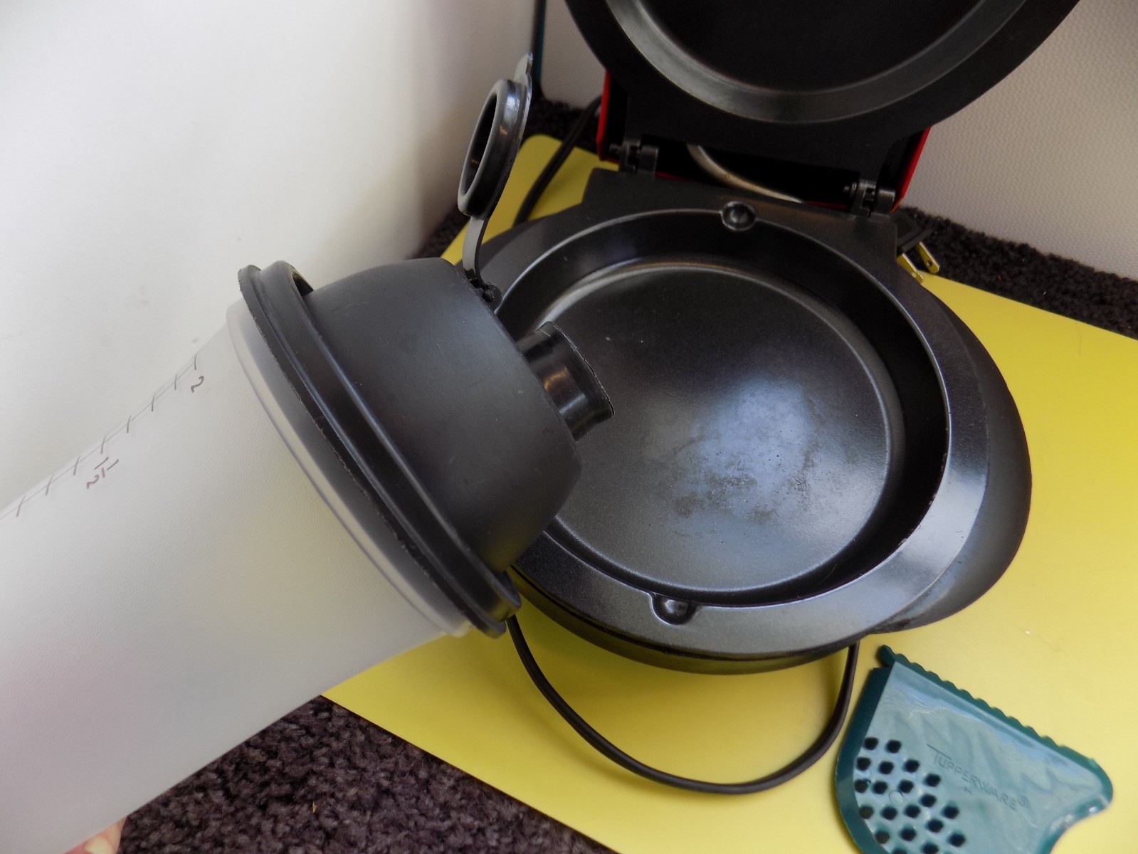 Xpress Cooker Redi Set Go Non Stick Electric Grill + Tupperware Quick Shake