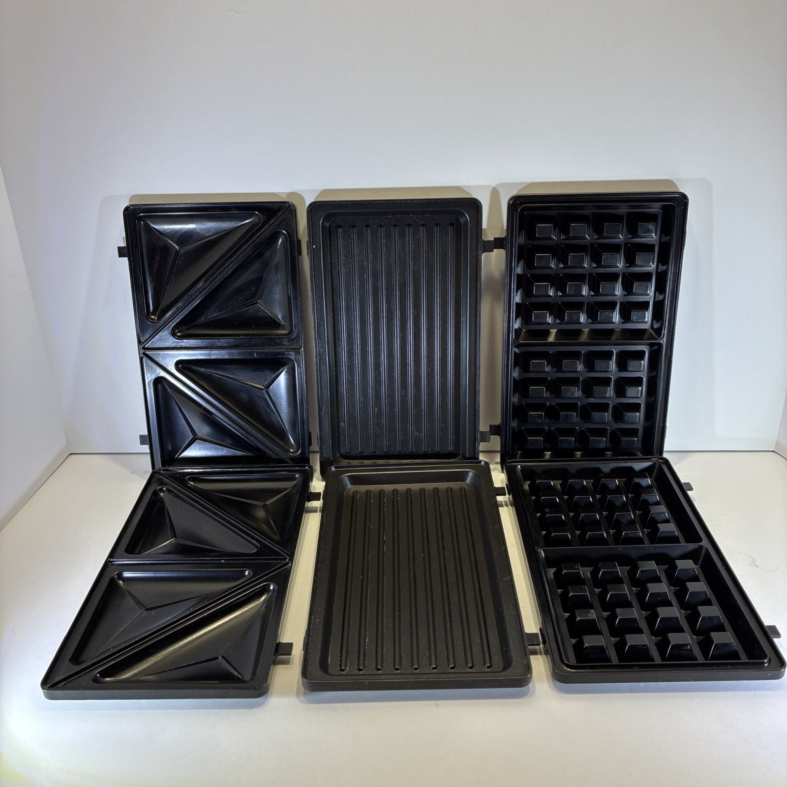Black+Decker 3-in-1 Morning Meal Station Waffle Grill Sandwich Maker WM2000SD