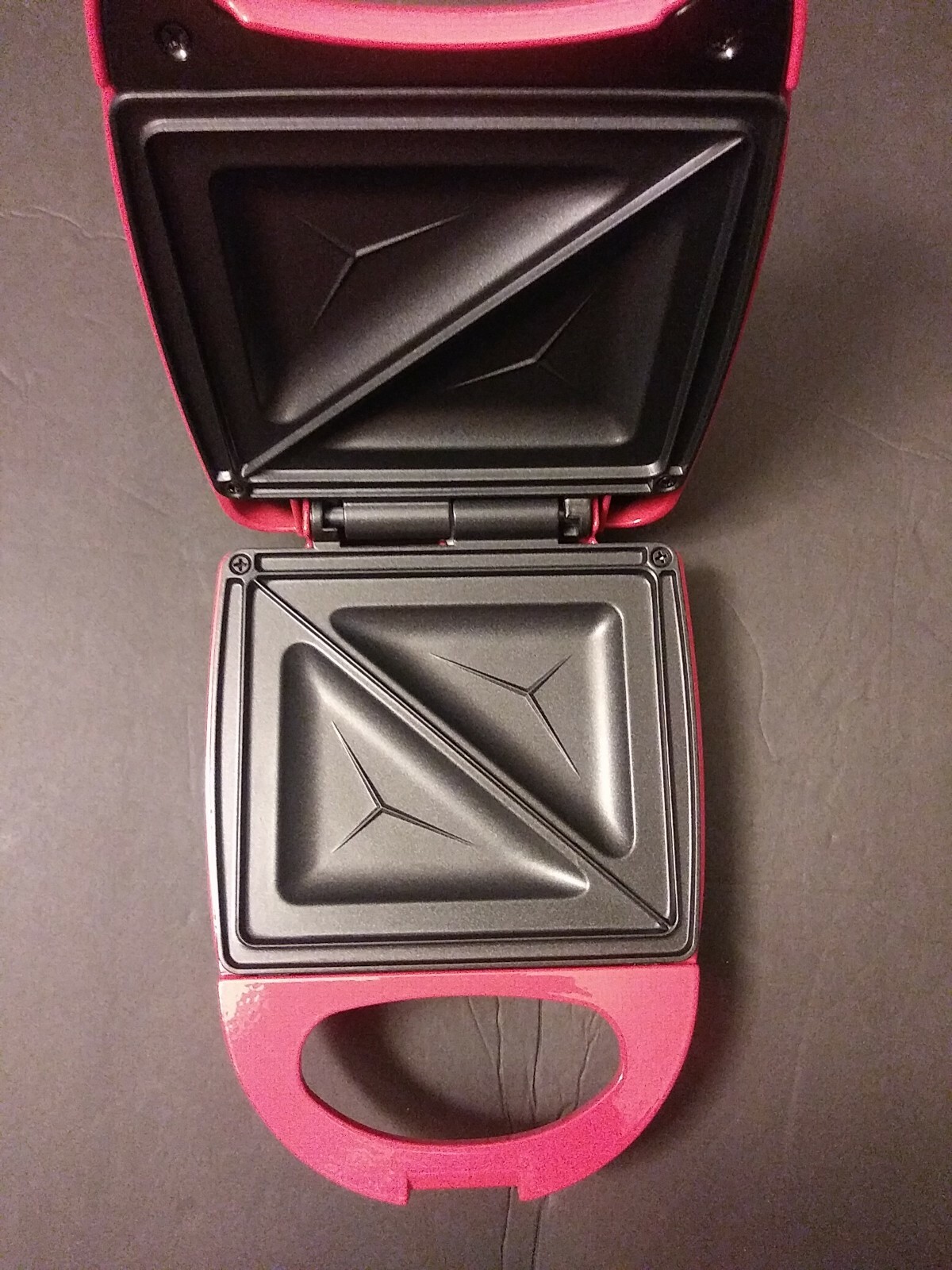Nostalgia My mini Sandwich Maker, Red model # MSNDW5RD 120V AC/60HZ never used.