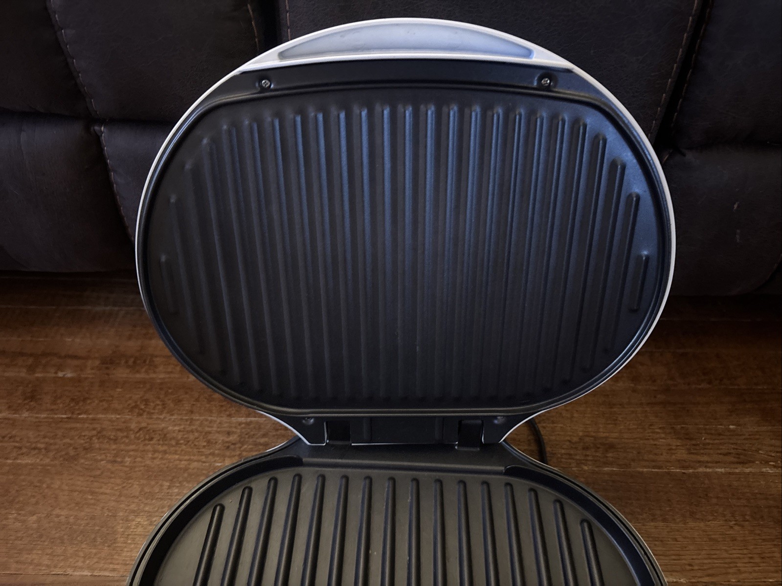 MAGIC CHEF Rapid Grill FG6-3 Indoor Electric 6 Patty – 1280 Watts Grease Trap
