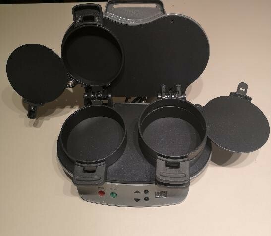 HAMILTON BEACH Dual Breakfast Sandwich Maker. Used couple of times. Looks new.