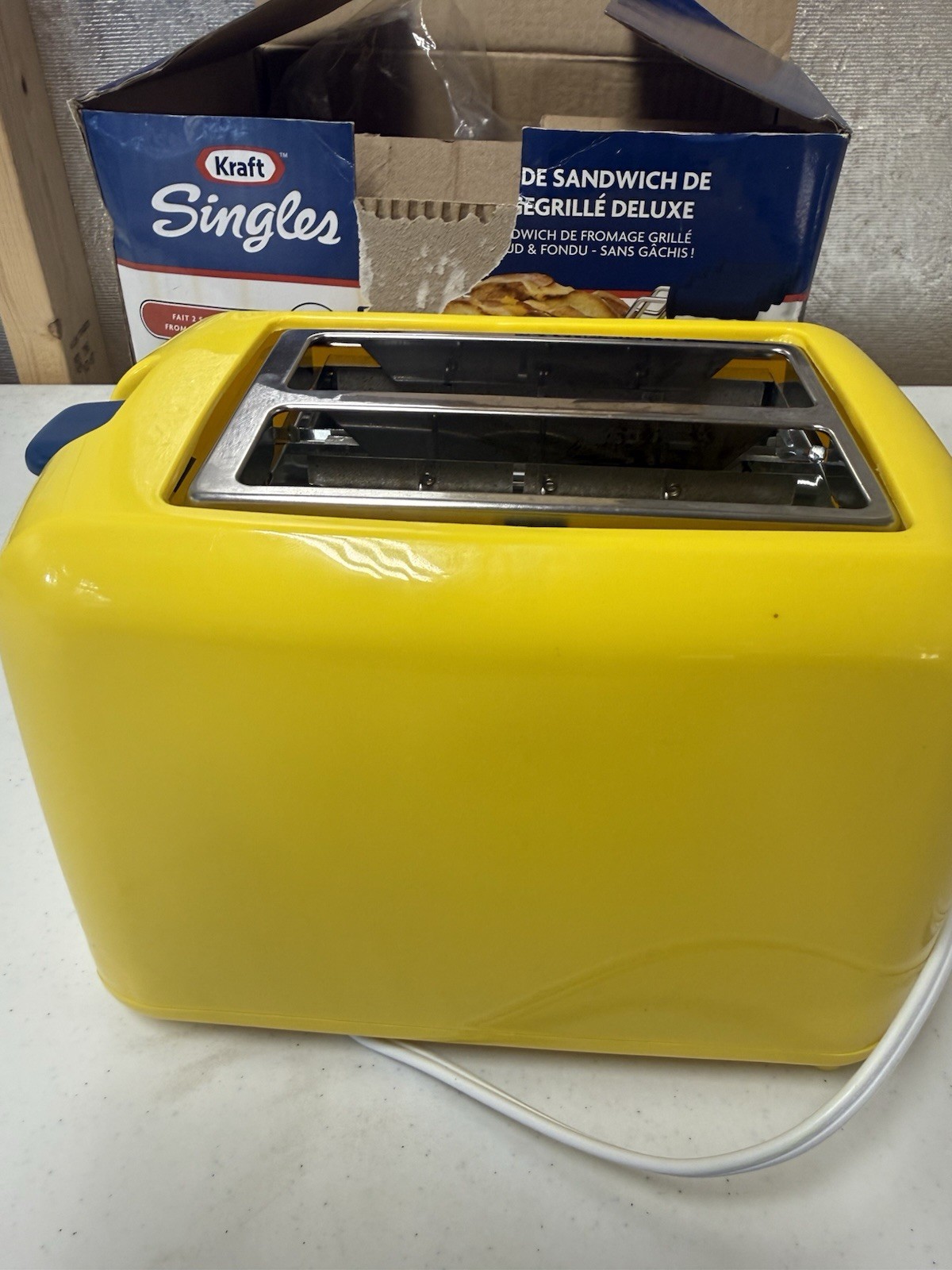 Nostalgia Kraft Singles Deluxe Grilled Cheese Sandwich Toaster Yellow NOB