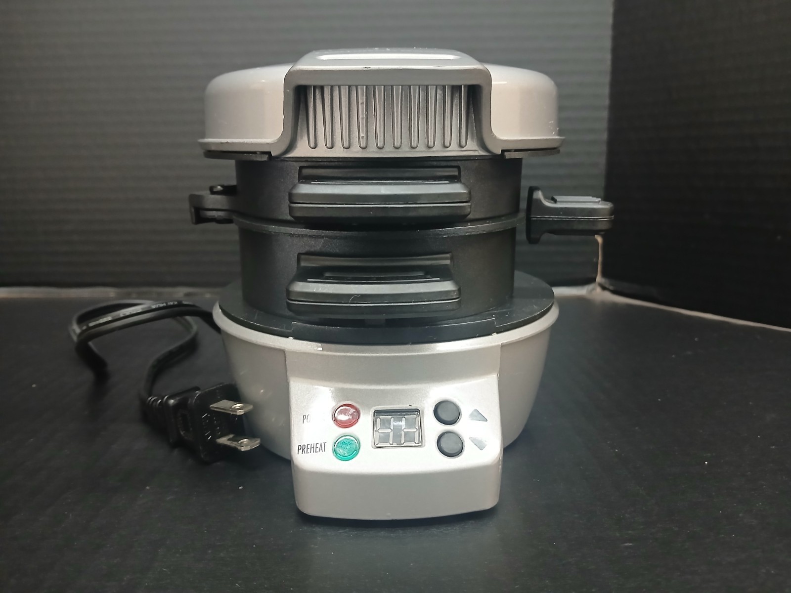 Hamilton Beach 25478 Breakfast Sandwich Maker – Silver