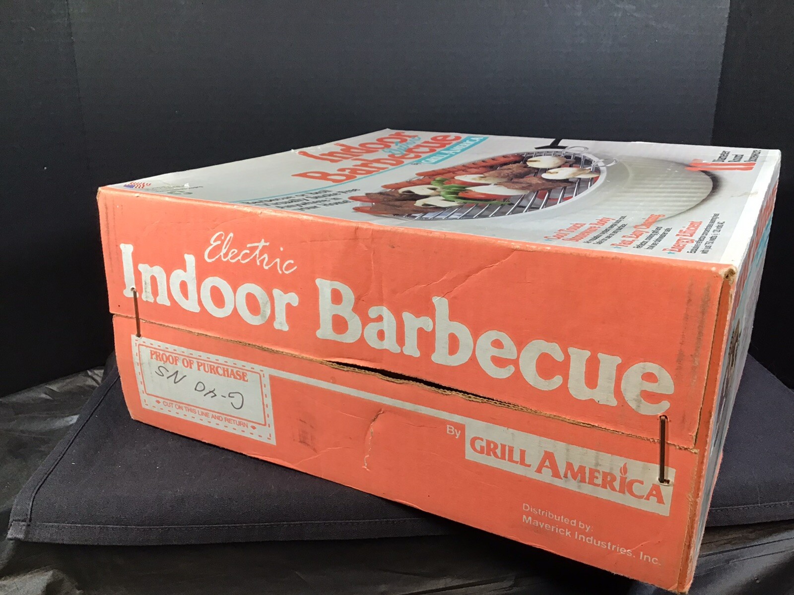 Vintage Maverick Electric Indoor BBQ Barbecue Grill White Cool Touch Stoneware