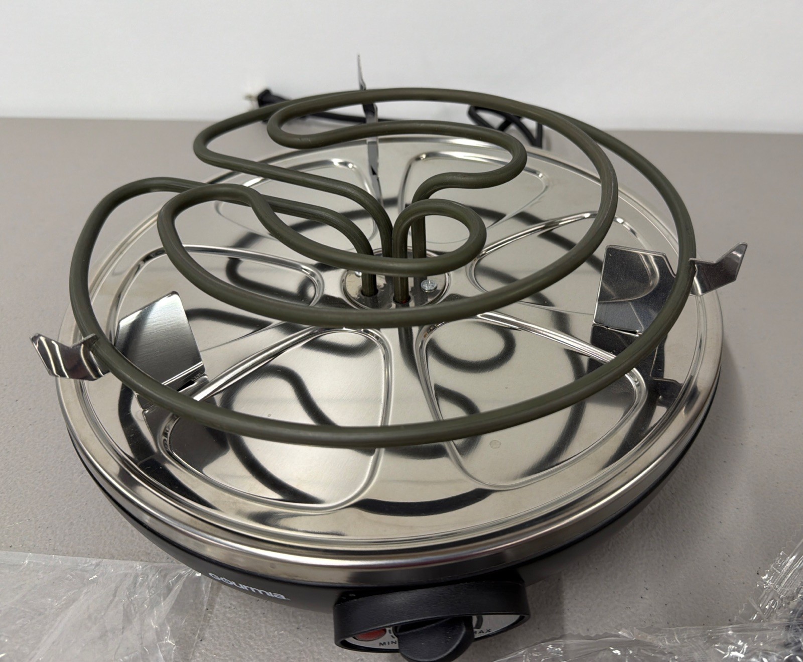 Gourmia Party Grill & Rackets, Model GEG1400 – new, open box