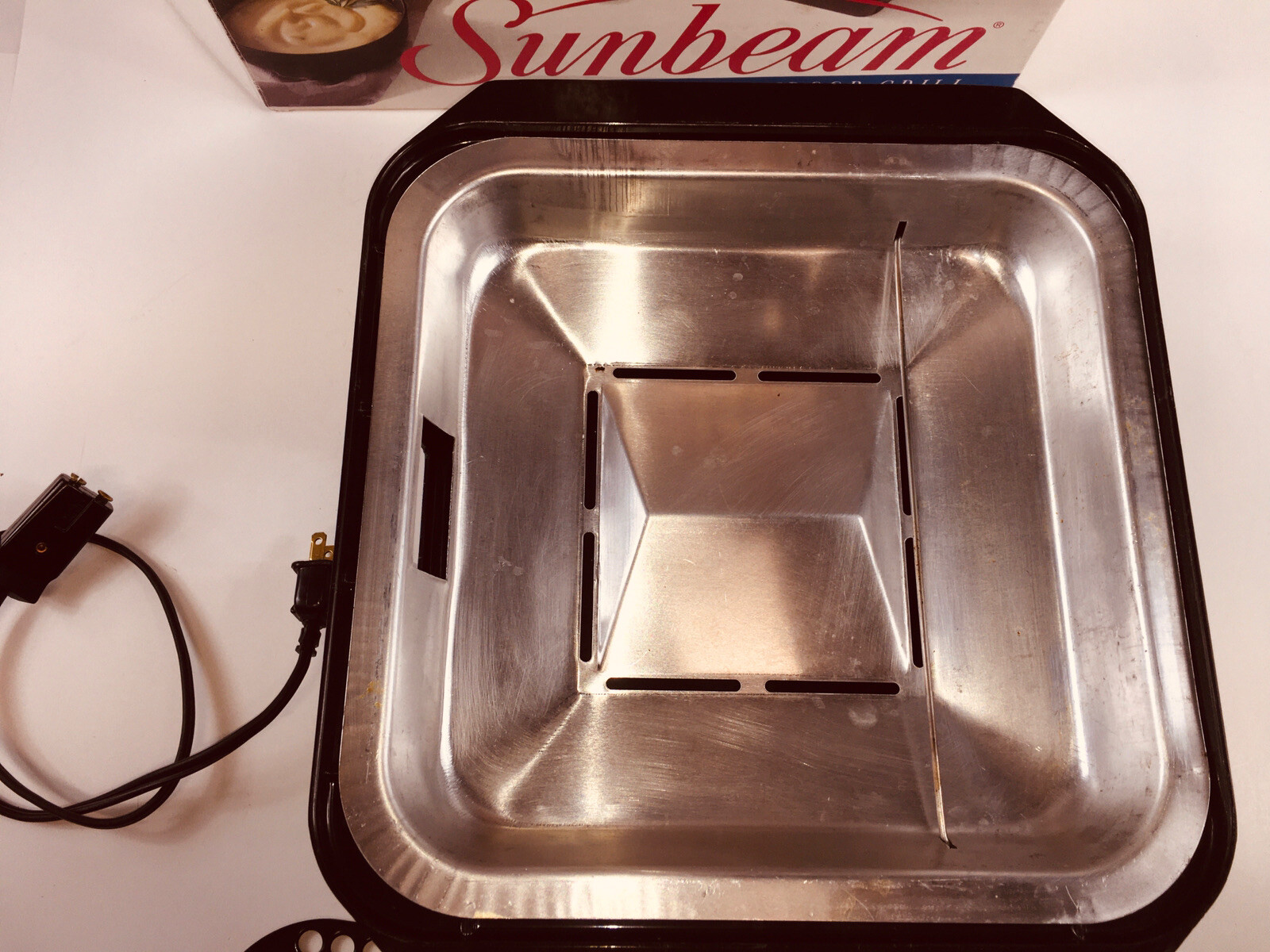 Sunbeam Oster Electric Indoor Grill Model 4760 Non-stick Griffo Grid with Box