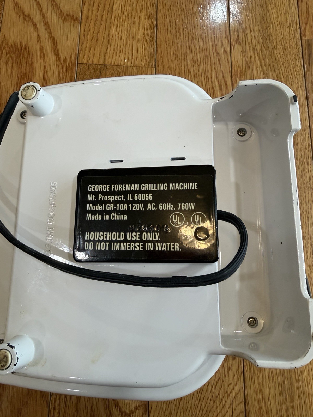 GEORGE FOREMAN Grilling Machine(s) ~ GR-10A ~ White ~ 120V, 760W ~ Drip Tray