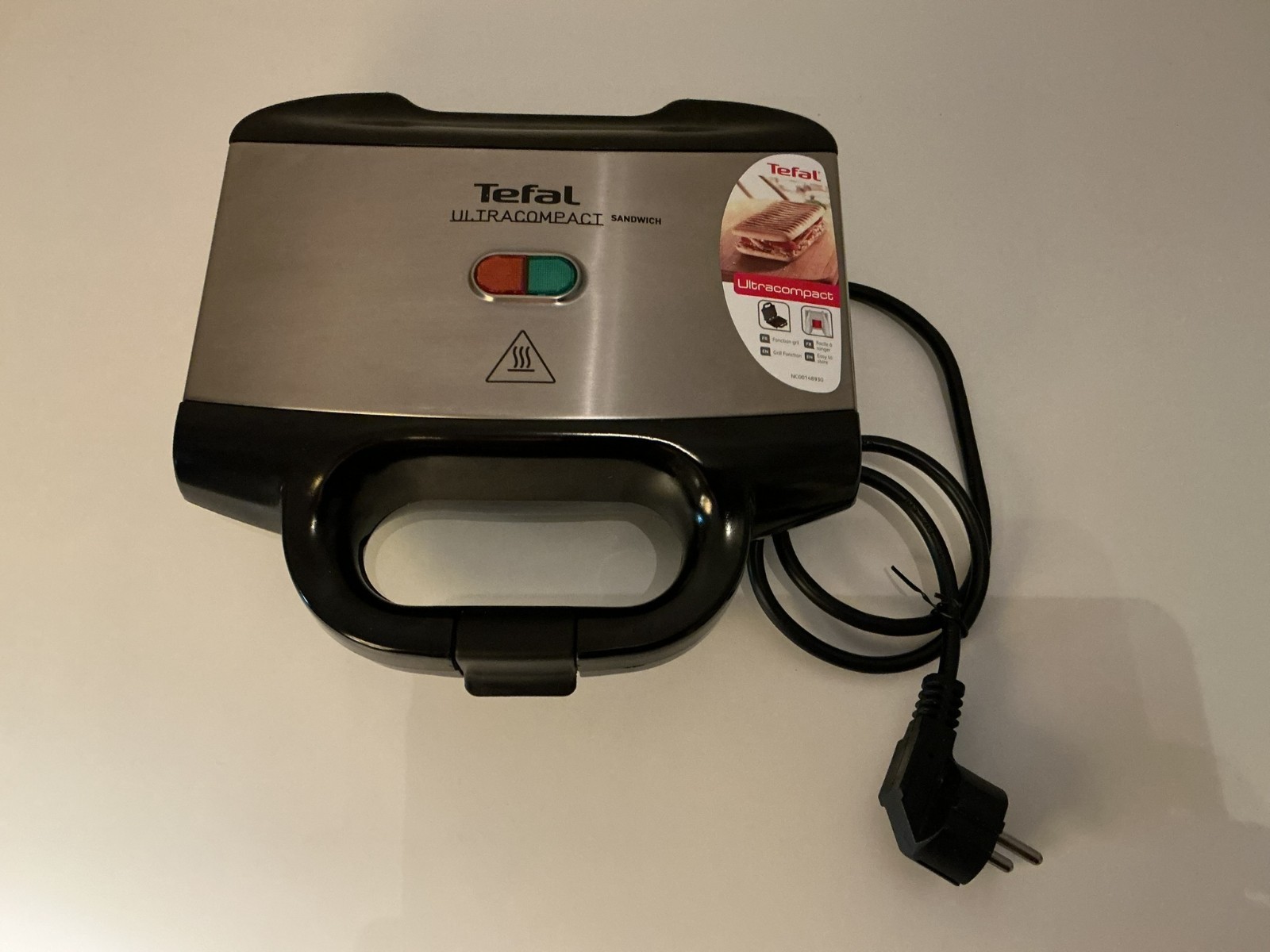 Tefal Ultracompact Sandwich Maker SM157236 700W Panini Toastie Press Boxed