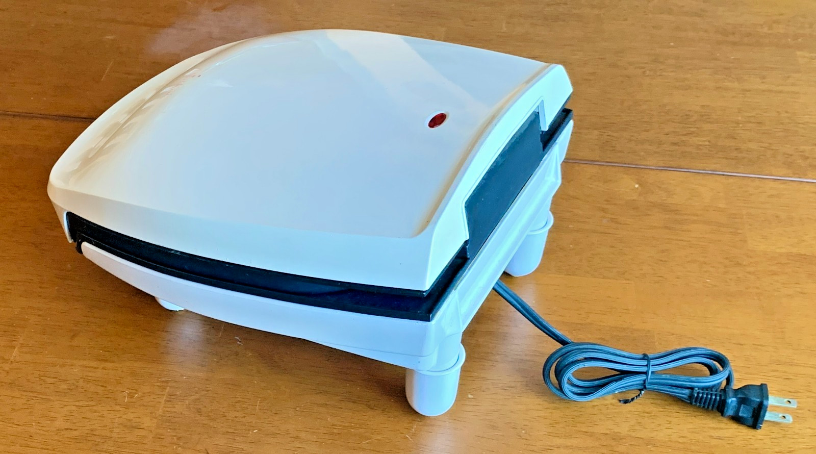 Universal Healthy Meat Electric Grill HGR55 White