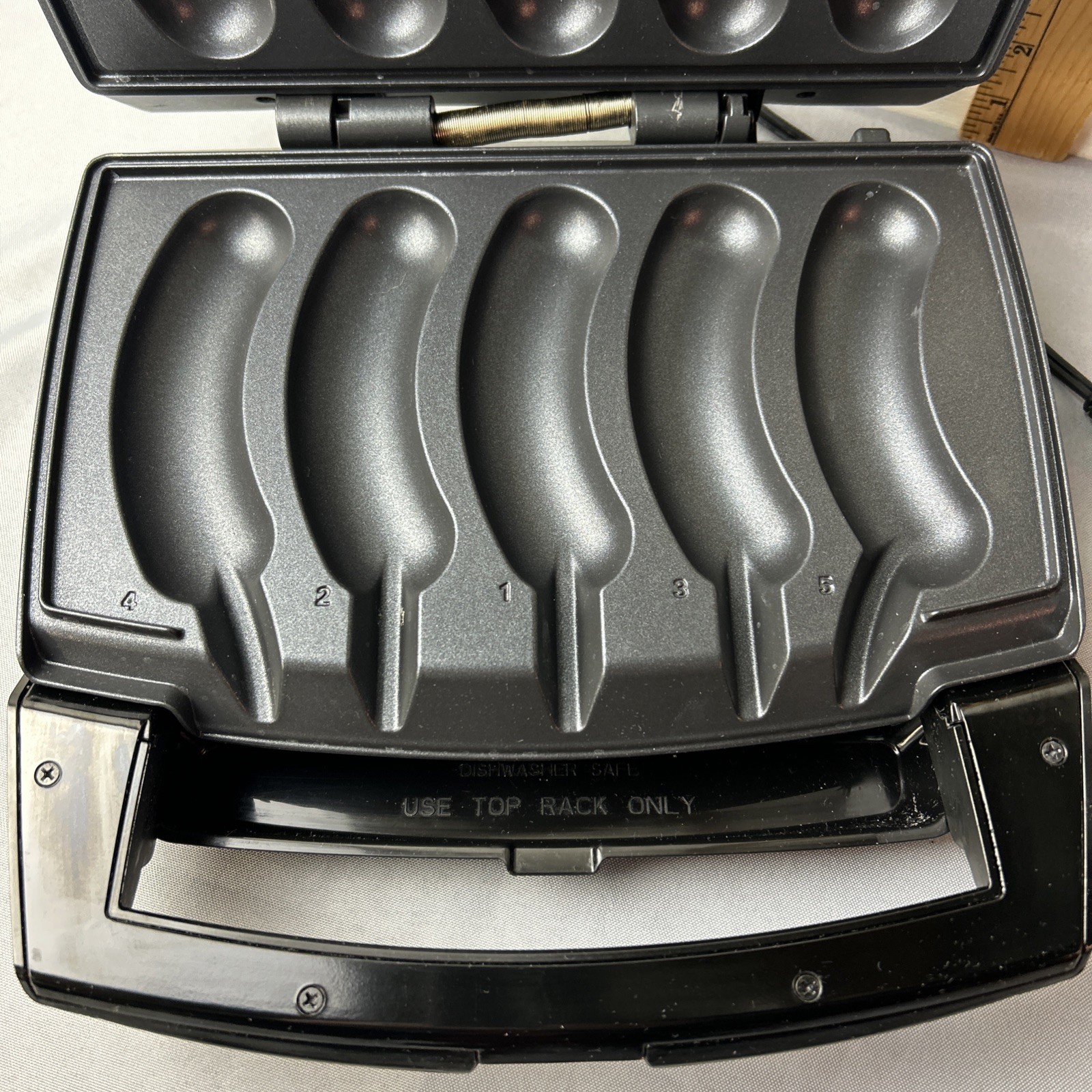 Johnsonville Sizzling Sausage Grill Indoor Electric Countertop BTG-0498 Working