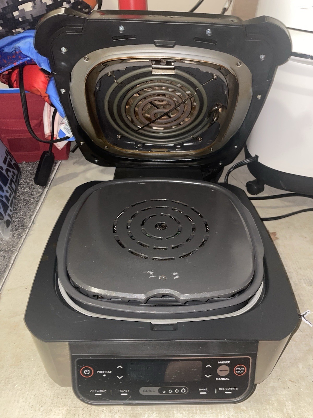 Ninja AG301 Foodi 5-in-1 Indoor Grill, Air Fry, Roast, Bake And Dehydrate In EUC