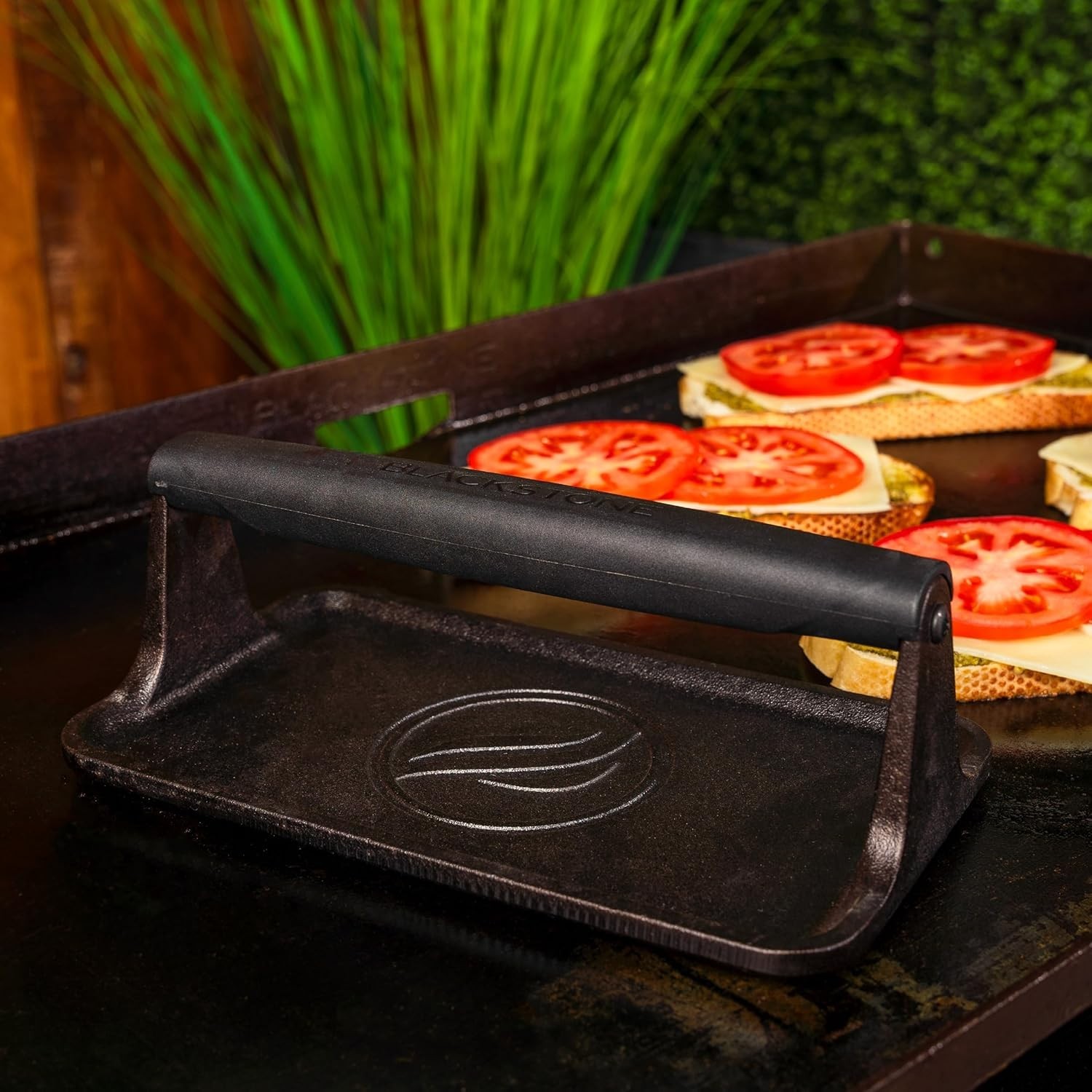 Blackstone 5553 Pre-Seasoned Cast Iron Griddle Press Medium Heavy Duty-Meat, Bur