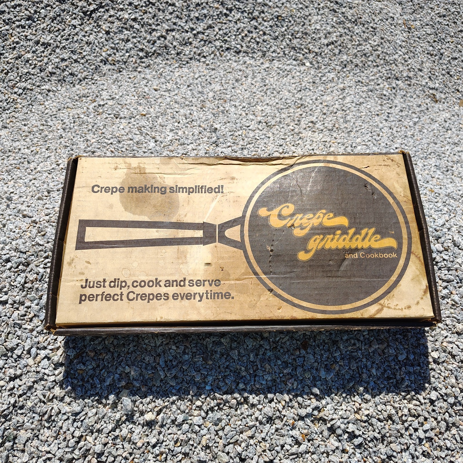 VTG CREPE GRIDDLE by CREATIVE COOKWARE. CAST IRON, WOOD HANDLE. USA Free Ship