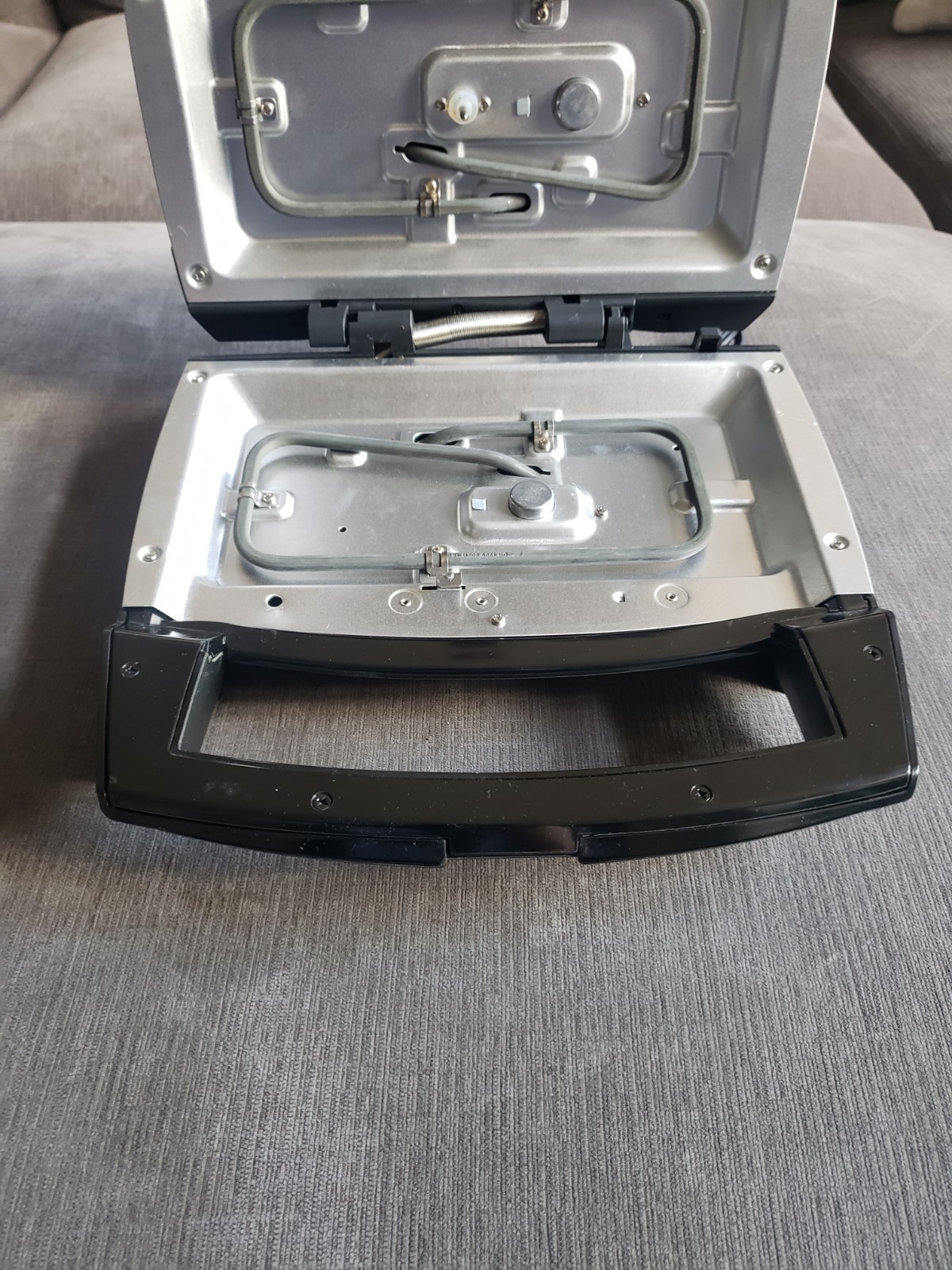 JOHNSONVILLE SIZZLING SAUSAGE INDOOR ELECTRIC GRILL BTG-0498 (PARTS) Read Desc..