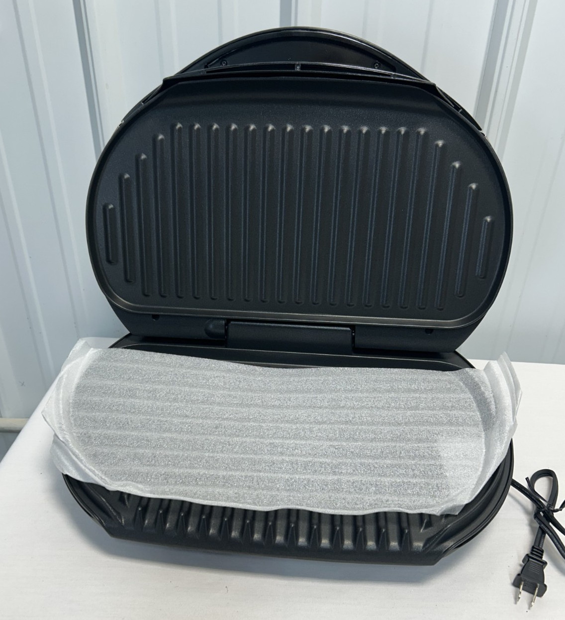 2003 LARGE George Foreman Hot Metals Brushed Stainless Steel Indoor Grill GR31SB