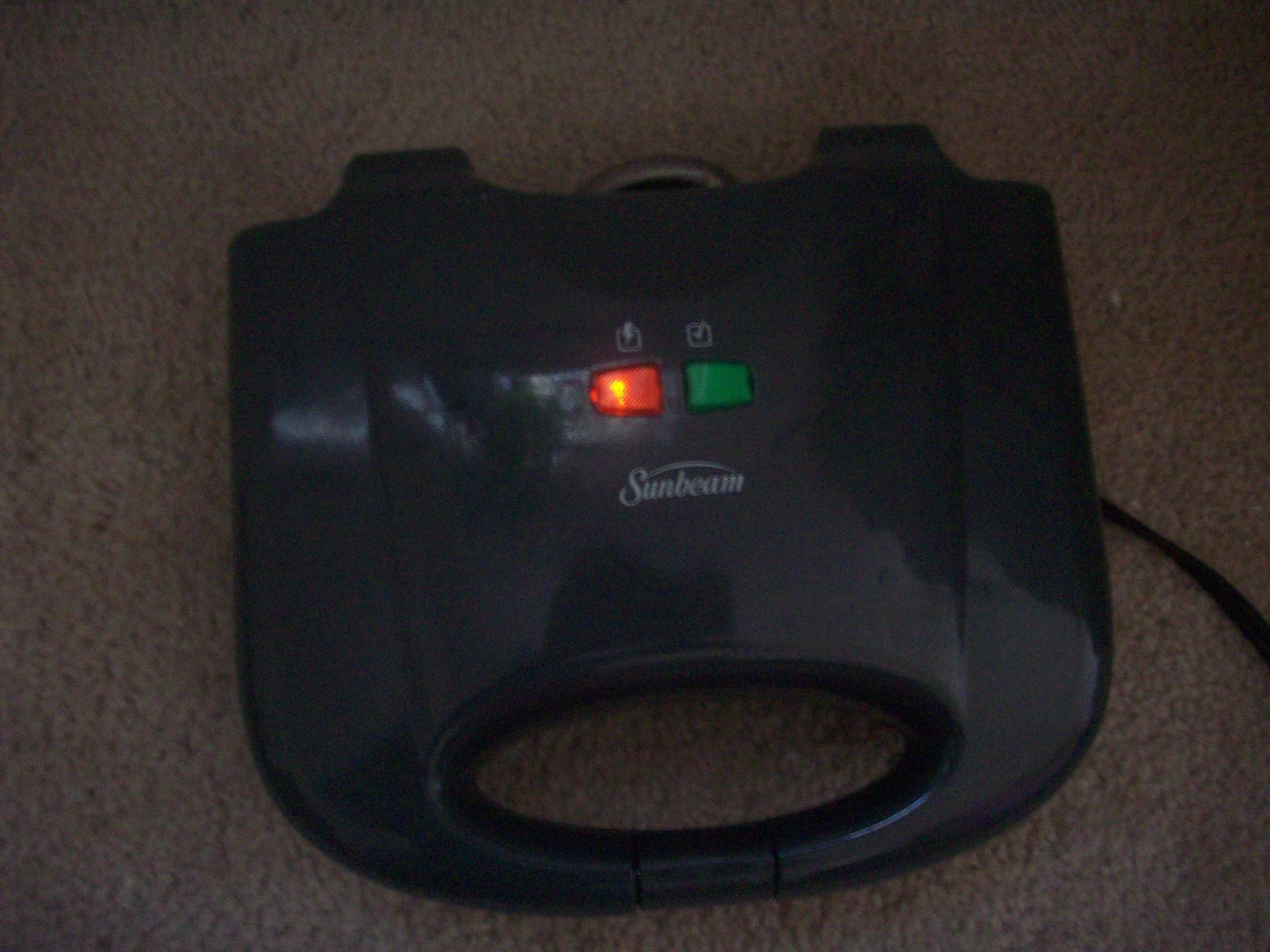 Sunbeam Sandwich Maker 2 Slice Non Stick Cool Touch Handle Gray, Compact tested