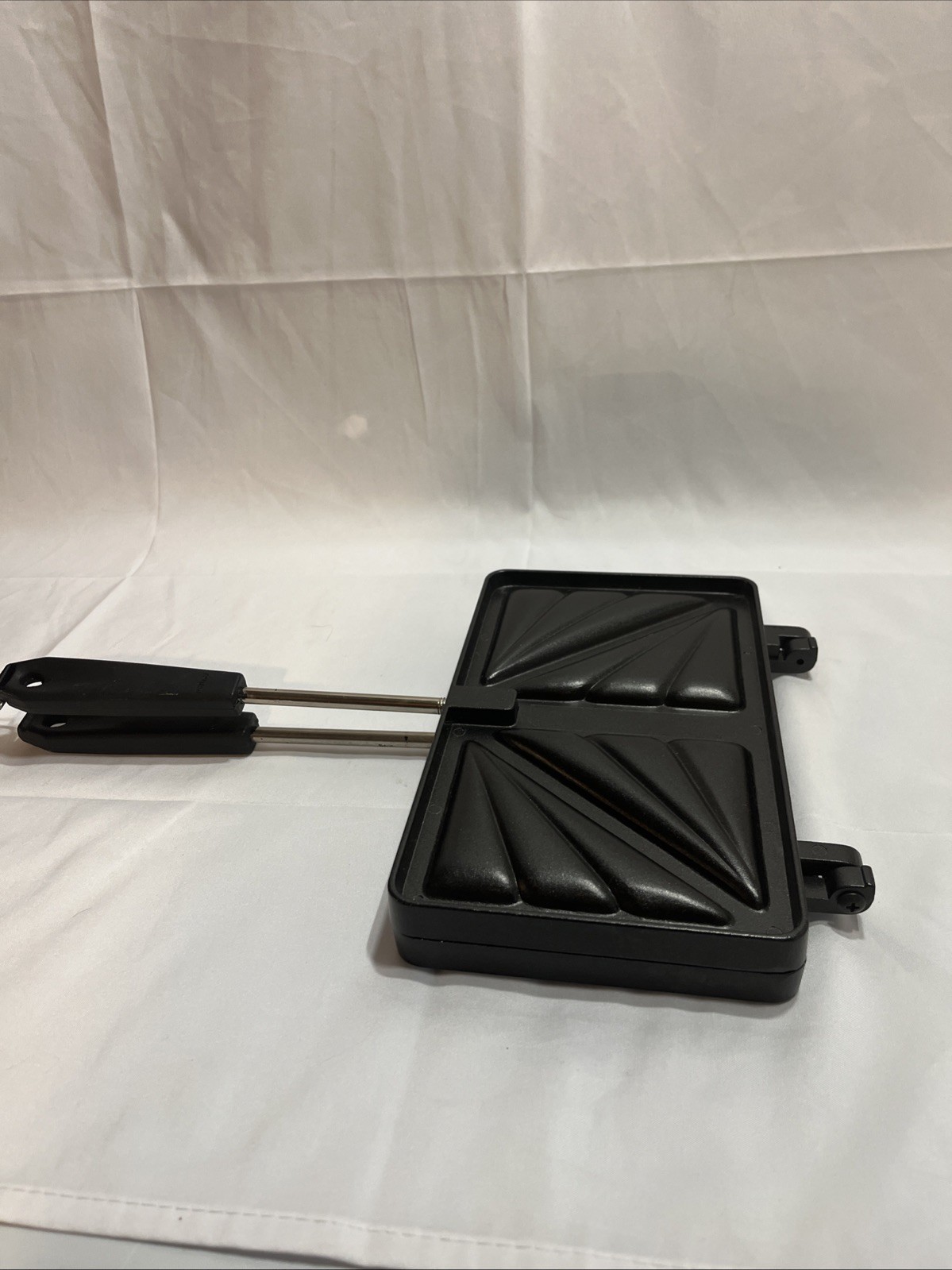 Stovetop Double-sided Sandwich Maker Made of Aluminum Alloy. Camping. New