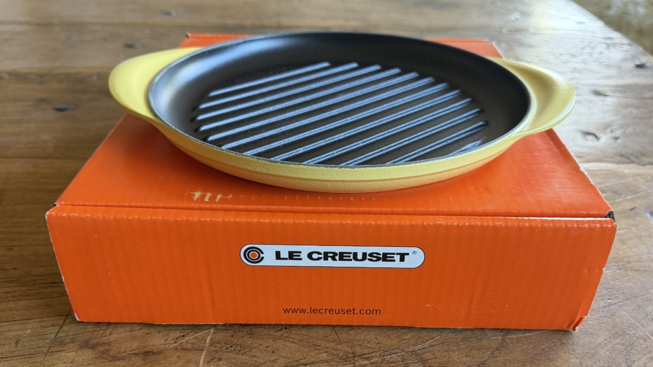 Le Creuset Enameled Cast Iron Round Grill Plate 25 cm 10.25 in Mimosa Yellow NEW
