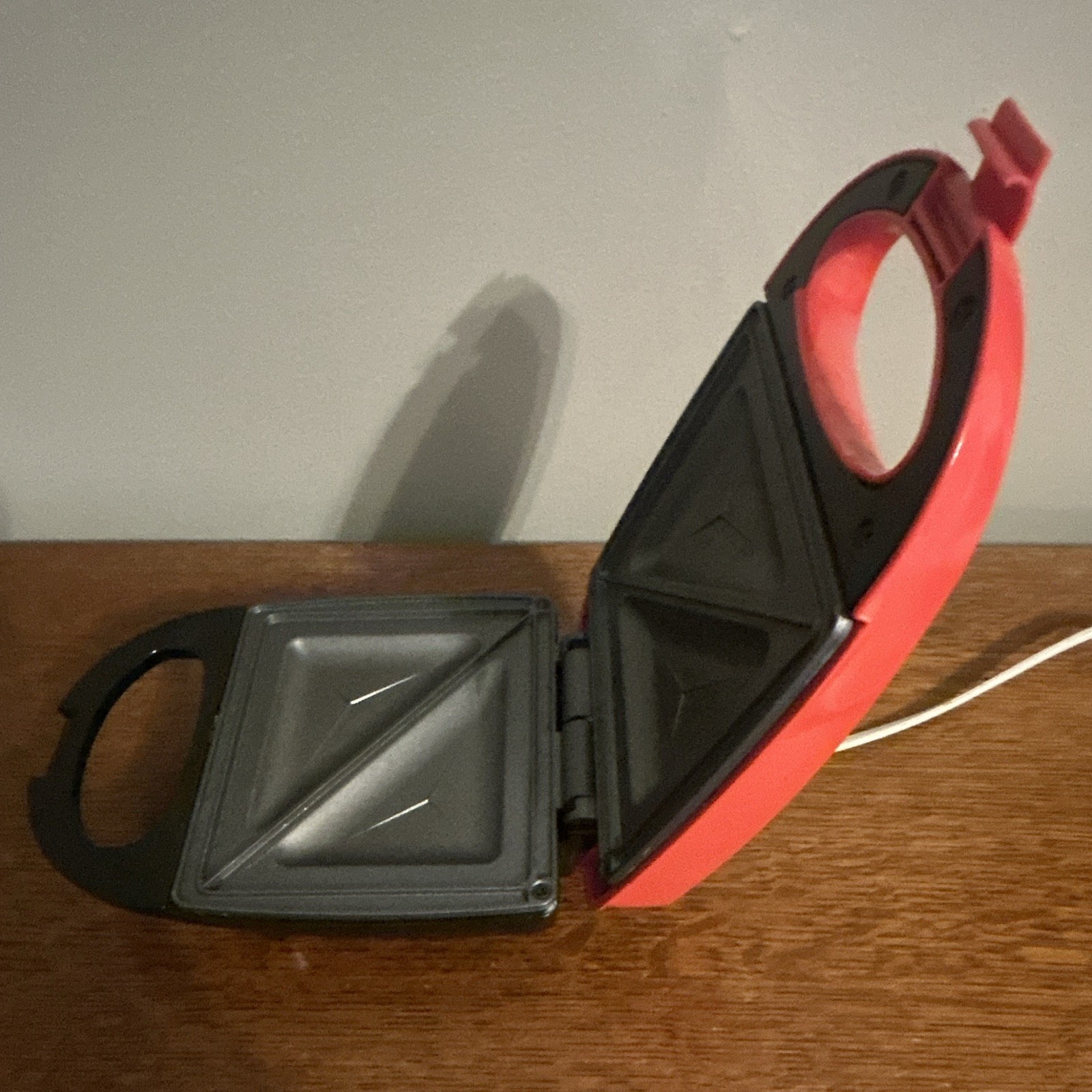 MyMini KSMNWP-2D 520W Red/Black Electric Sandwich Maker w/ Indicator Light