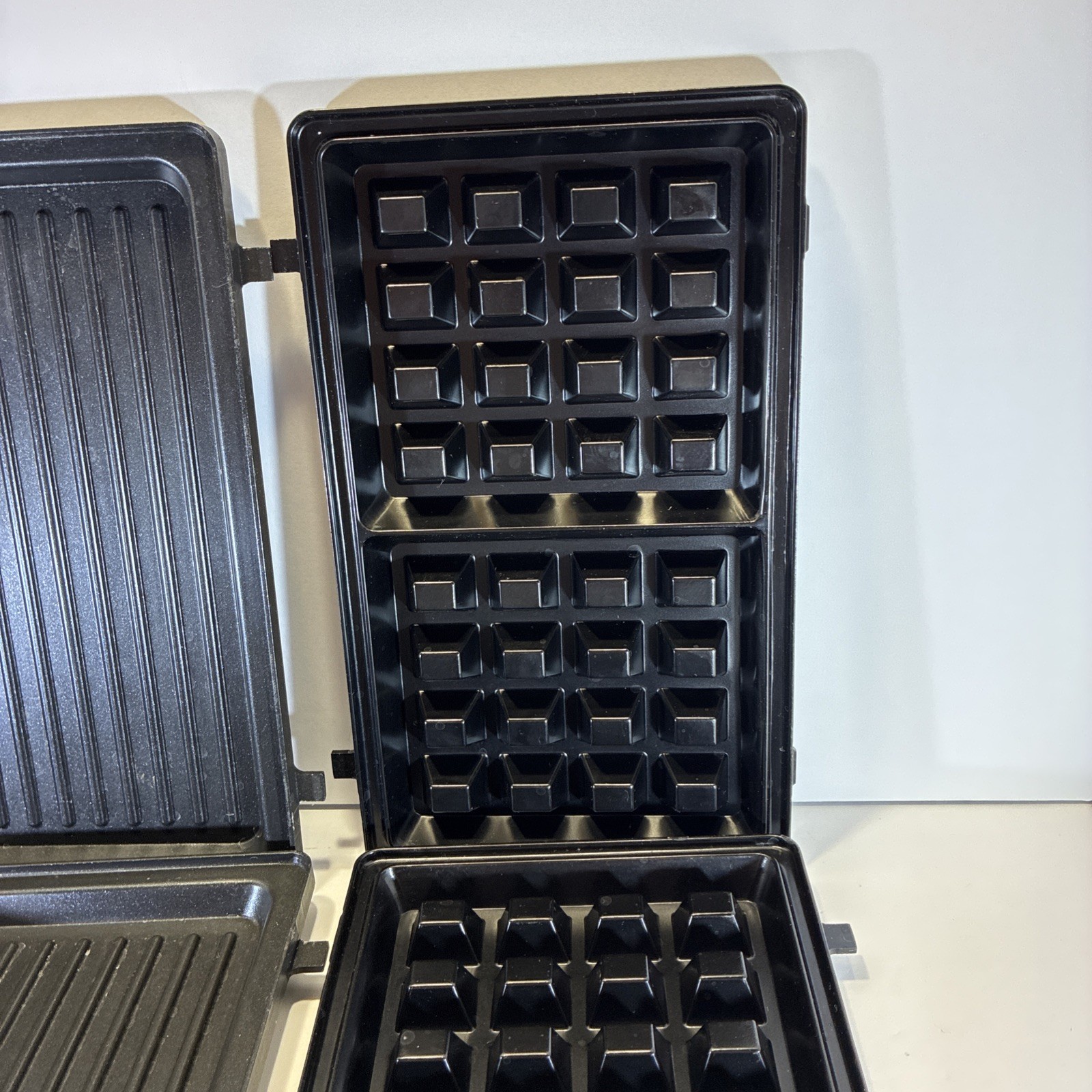 Black+Decker 3-in-1 Morning Meal Station Waffle Grill Sandwich Maker WM2000SD