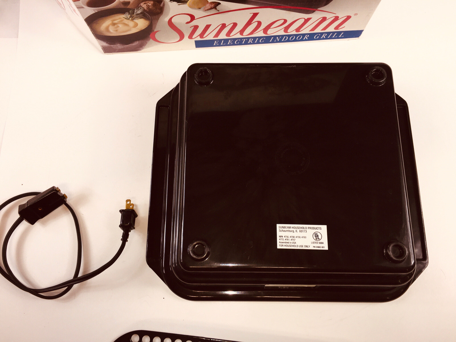 Sunbeam Oster Electric Indoor Grill Model 4760 Non-stick Griffo Grid with Box