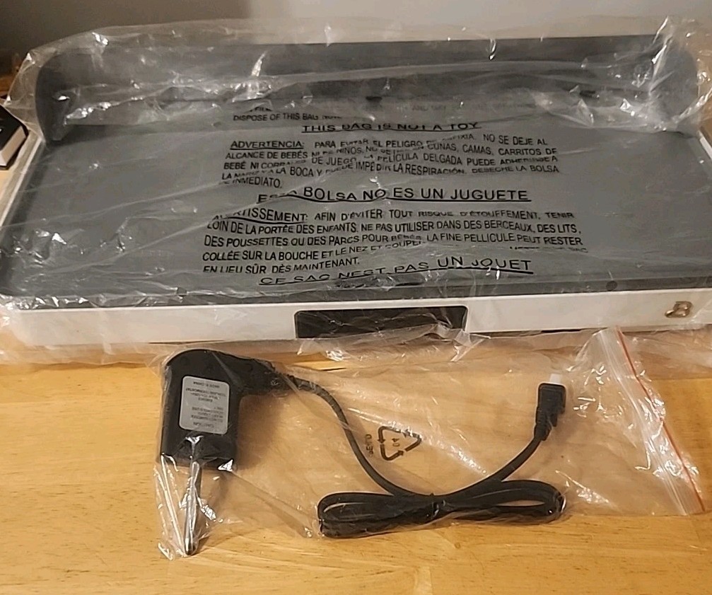 Beautiful Electric Griddle 12″x 22″ Non-Stick White Icing by Drew Barrymore EUC