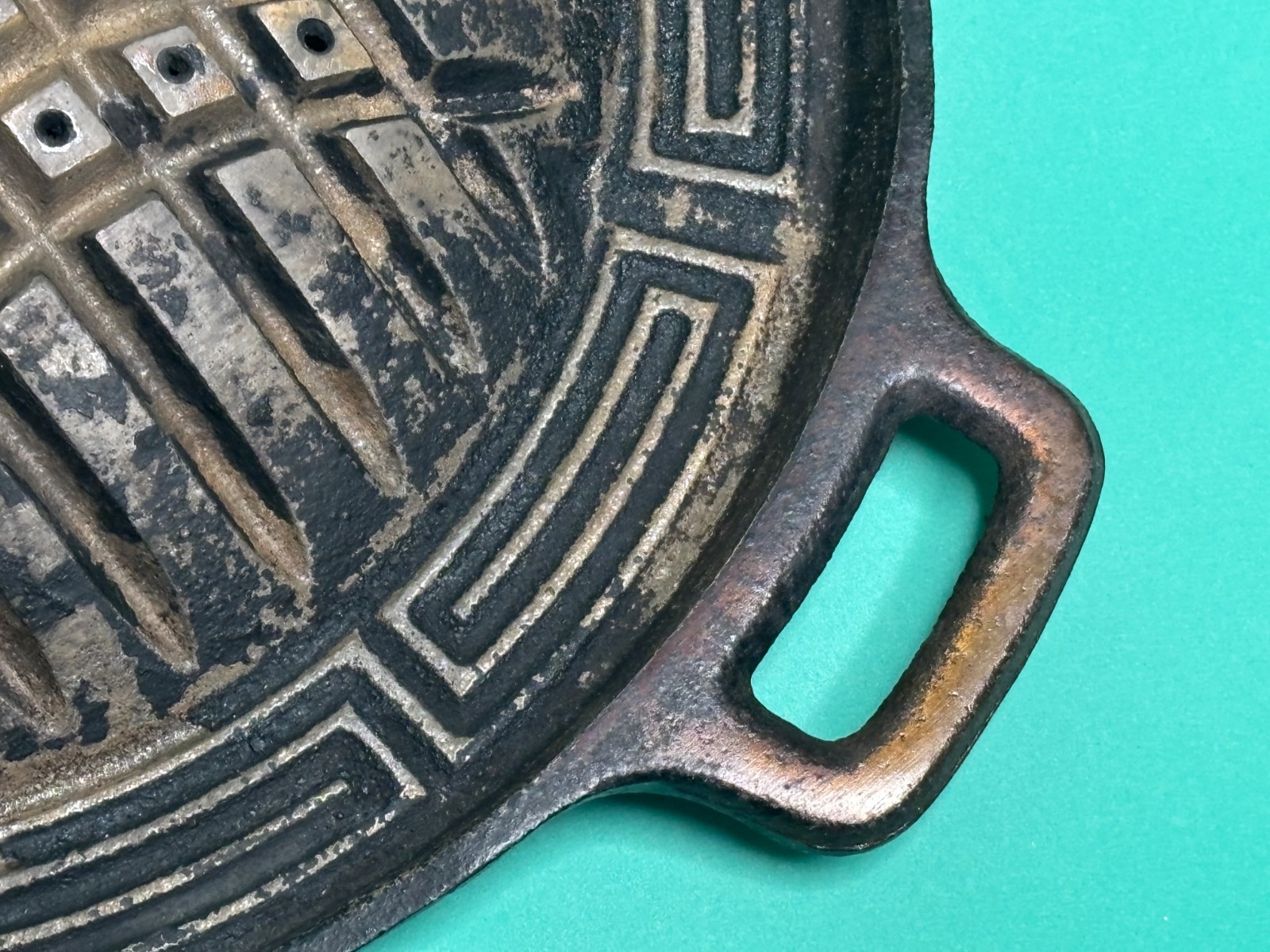 Vintage Japanese Cast Iron Jingisukan Pot / Genghis Khan Grill (w/ Original Box)