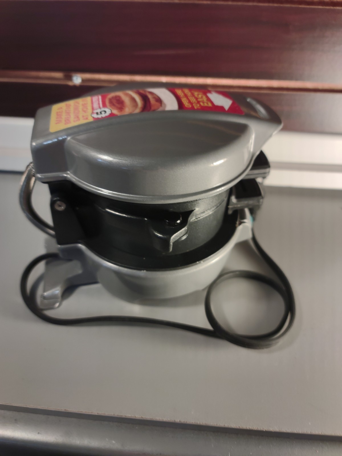 Hamilton Beach 2475 Breakfast Sandwich Maker – Silver/Black