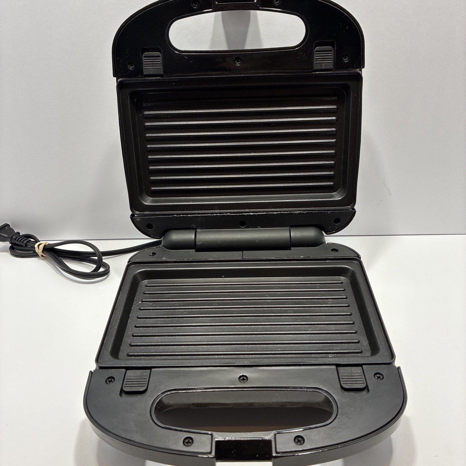 Black+Decker 3-in-1 Morning Meal Station Waffle Grill Sandwich Maker WM2000SD
