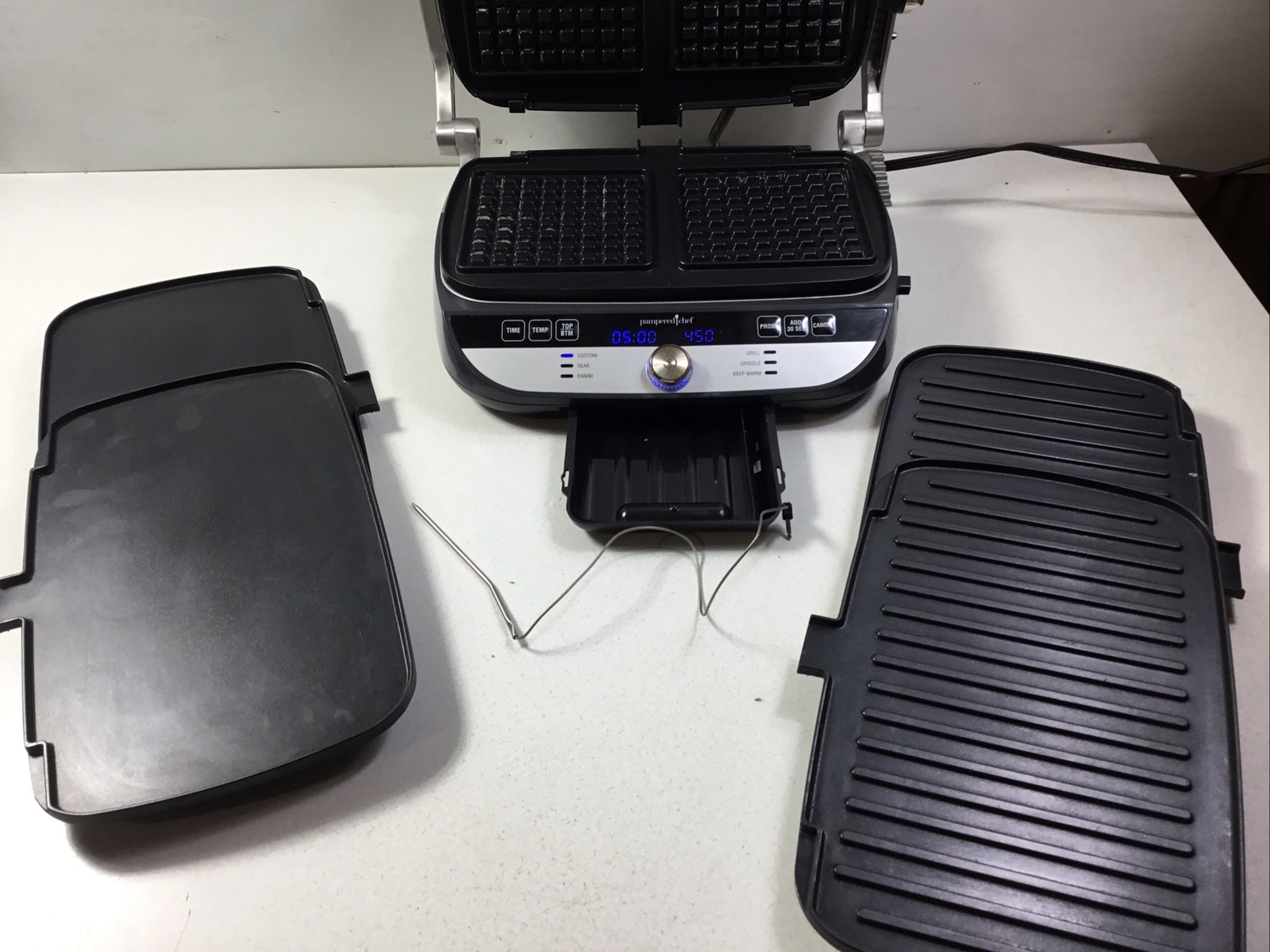 The Pampered Chef 100348 Electric Grill Griddle Waffle Electronics Plates