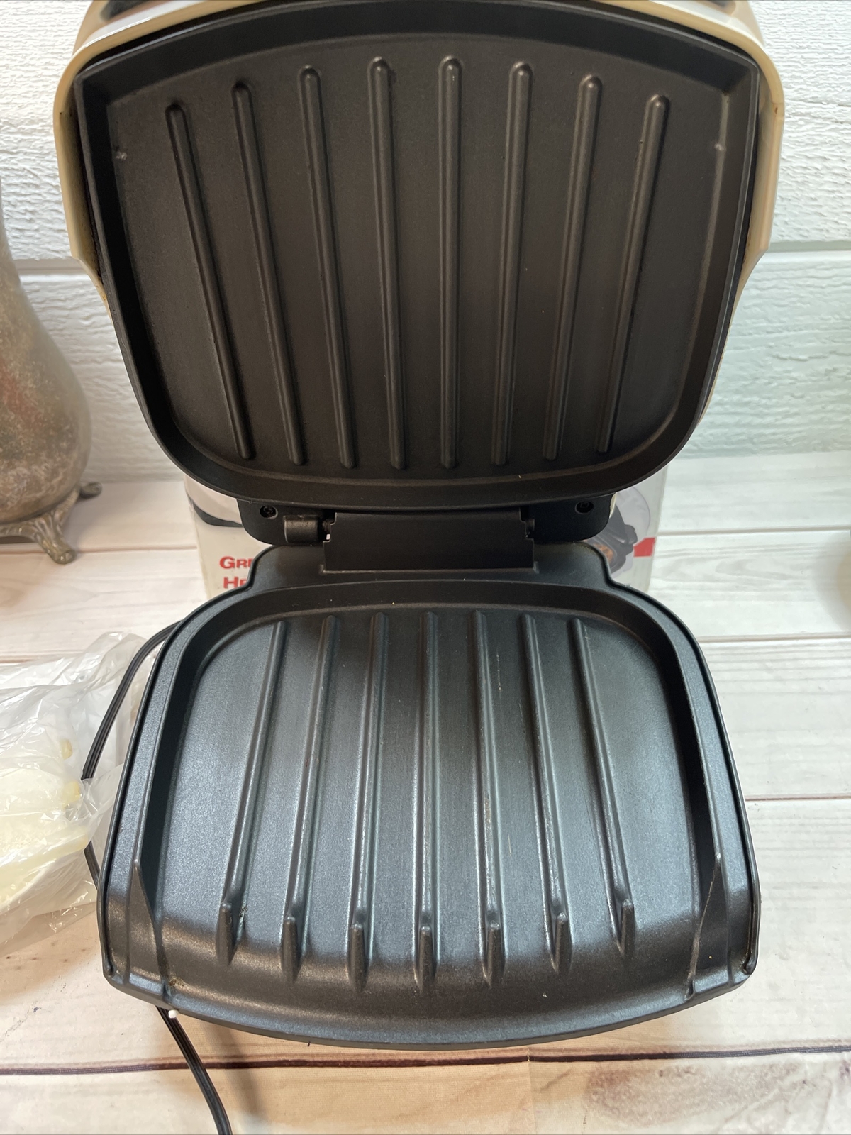 GEORGE FOREMAN LEAN MEAN FAT REDUCING GRILLING MACHINE, SALTON INC.