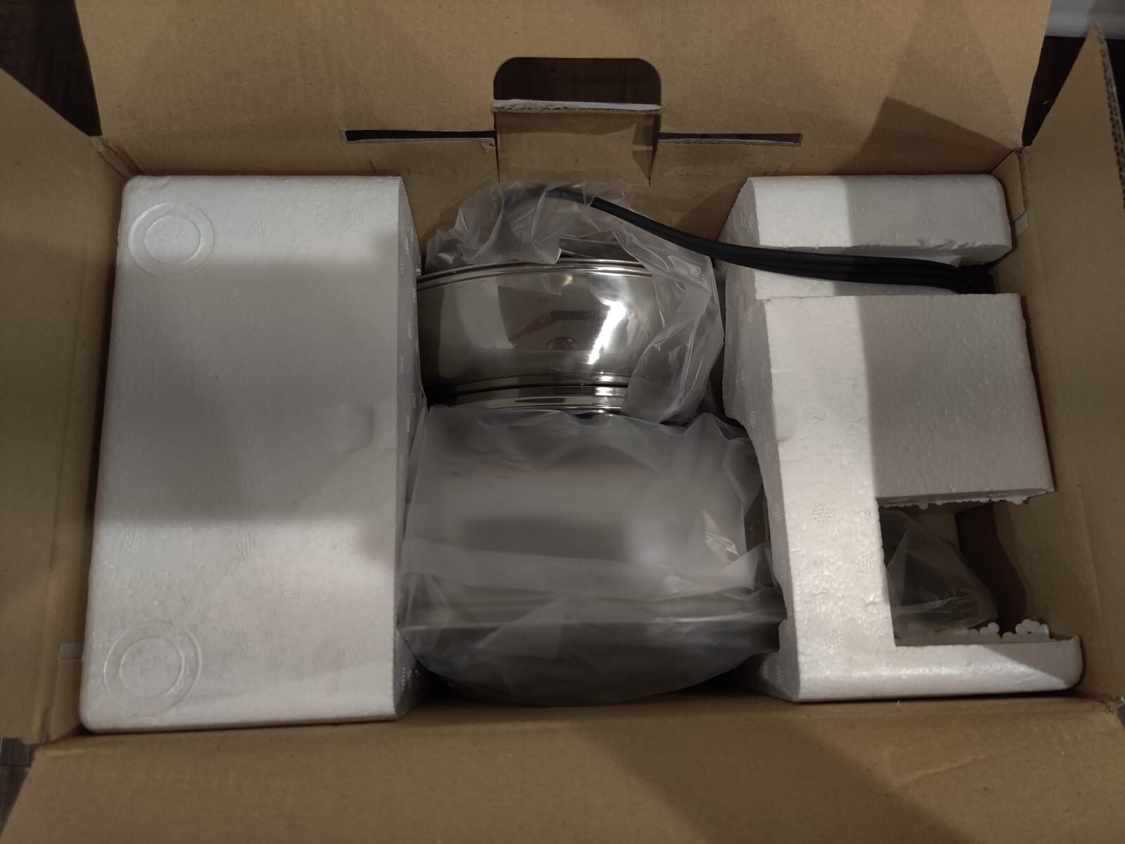 AROMA ELECTRIC SHABU SHABU HOT POT *NEVER USED*