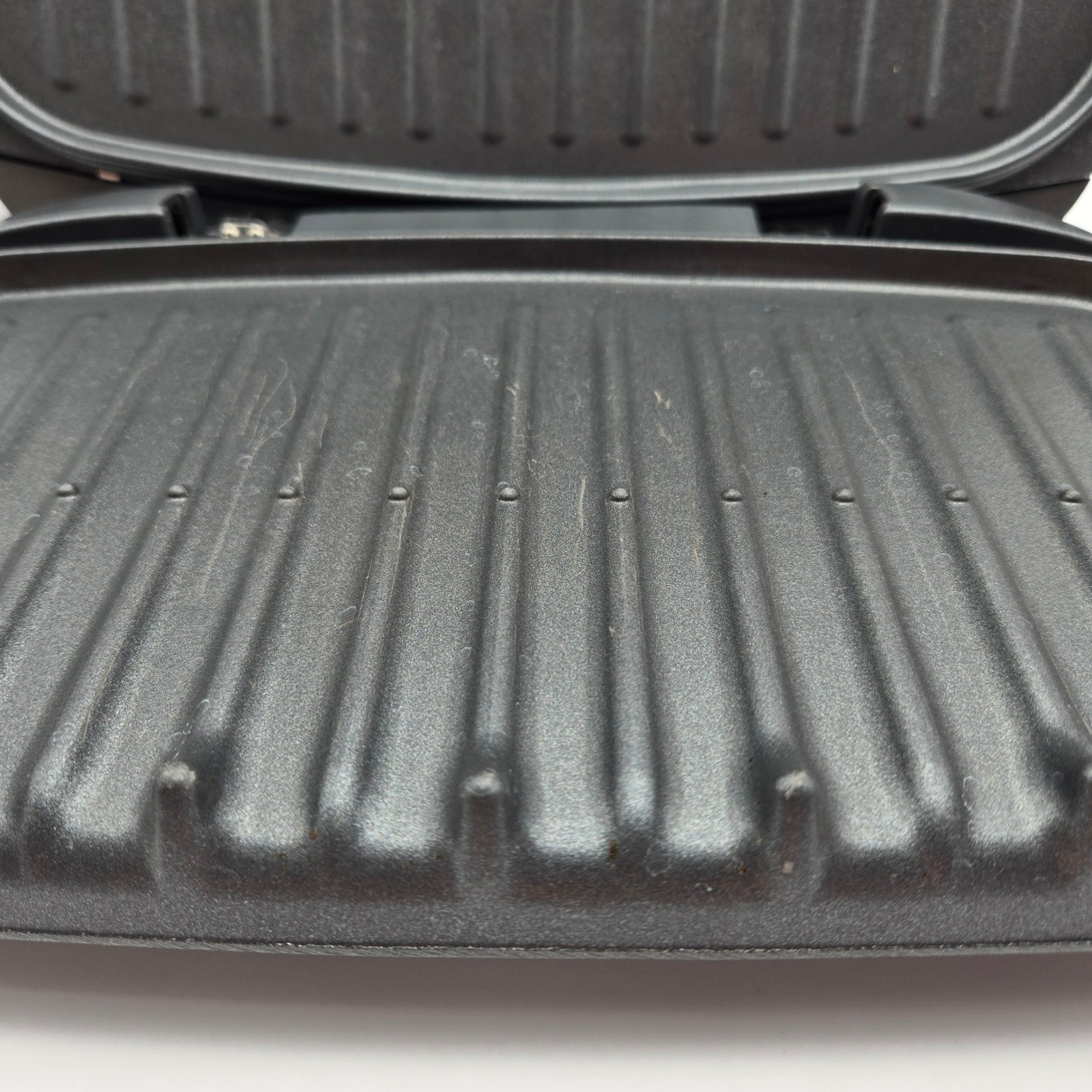 George Foreman Grilling Machine & Press GRP0004R Red 5-Serving Removable Plates