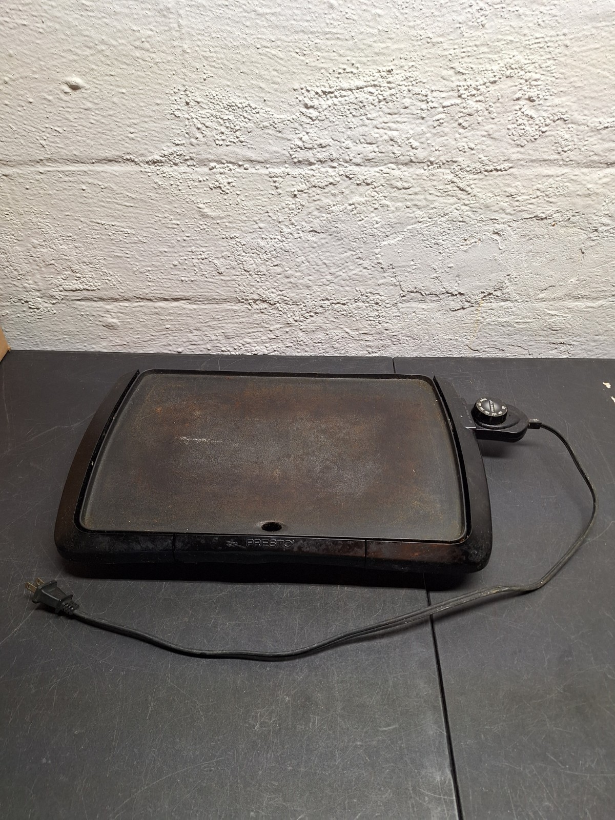 Presto Griddle Electric No 07047 Kitchenware Dishwasher safe – Needs Cleaned