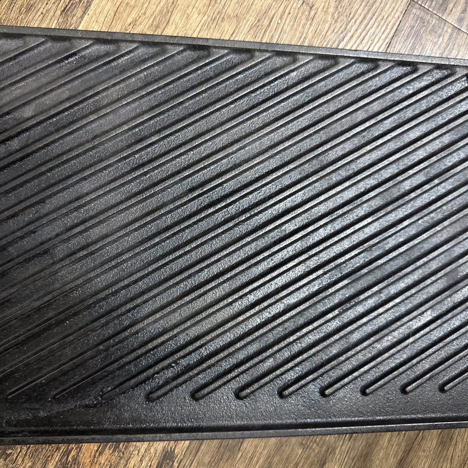 Lodge Logic 2-Sided Cast Iron Griddle 16 1/2 Inch