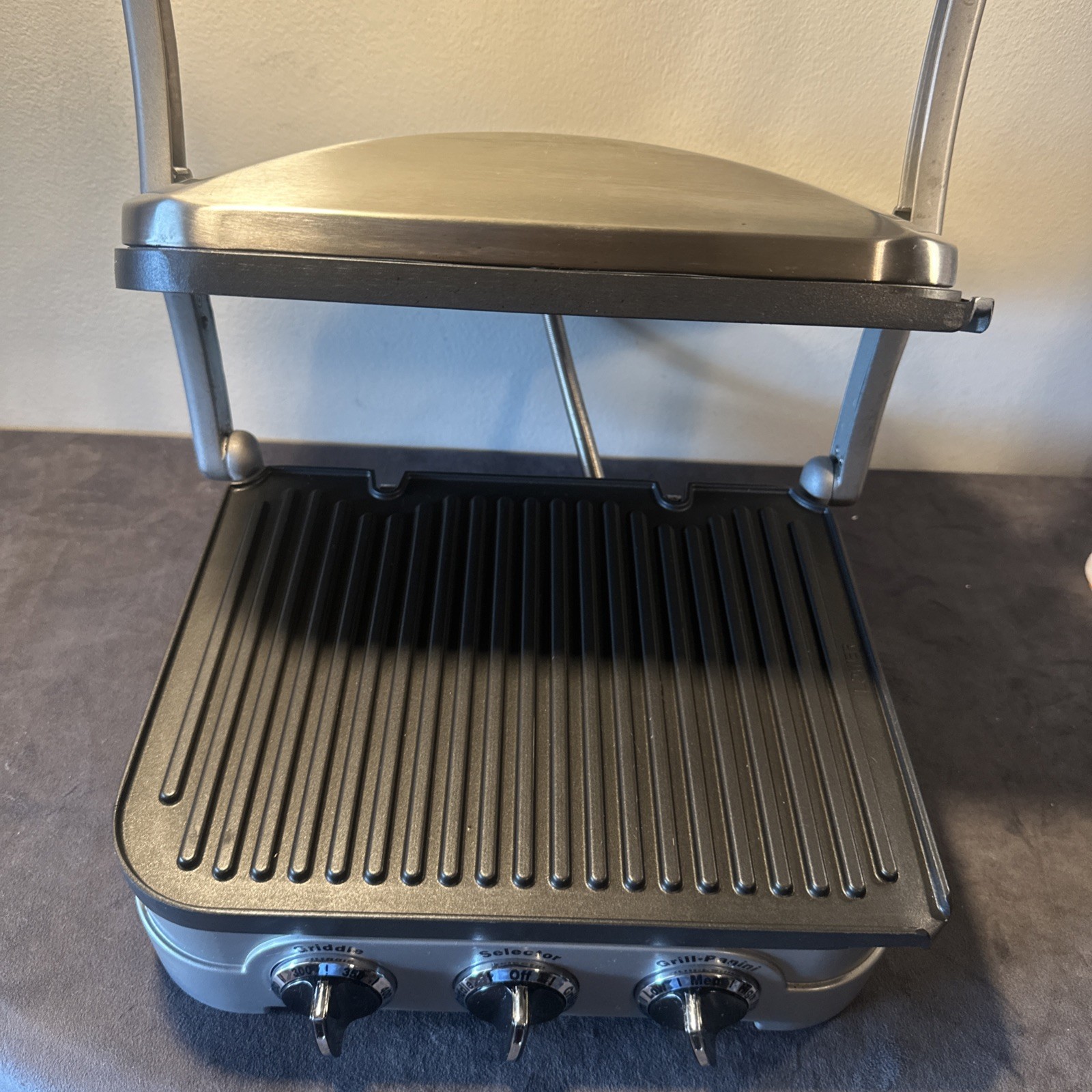 Cuisinart GR-4 Series 5-in-1 Grill, Griddle, Panini Maker Appliance.