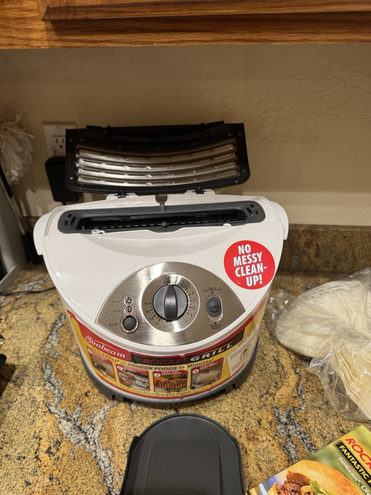 New Sunbeam Rocket Grill Model RG12 w/ 14 Parchment pouches