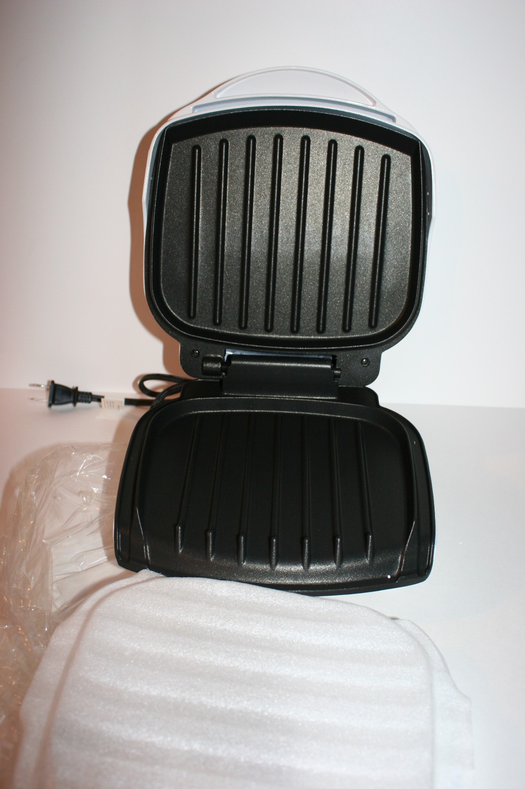 NEW Vintage Salton George Foreman Electric Grill White Lean Mean Meat GR10AWHT