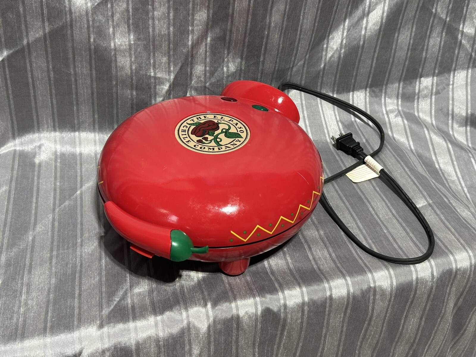 The El Paso Chile Company Quesadilla Maker Red Model S676